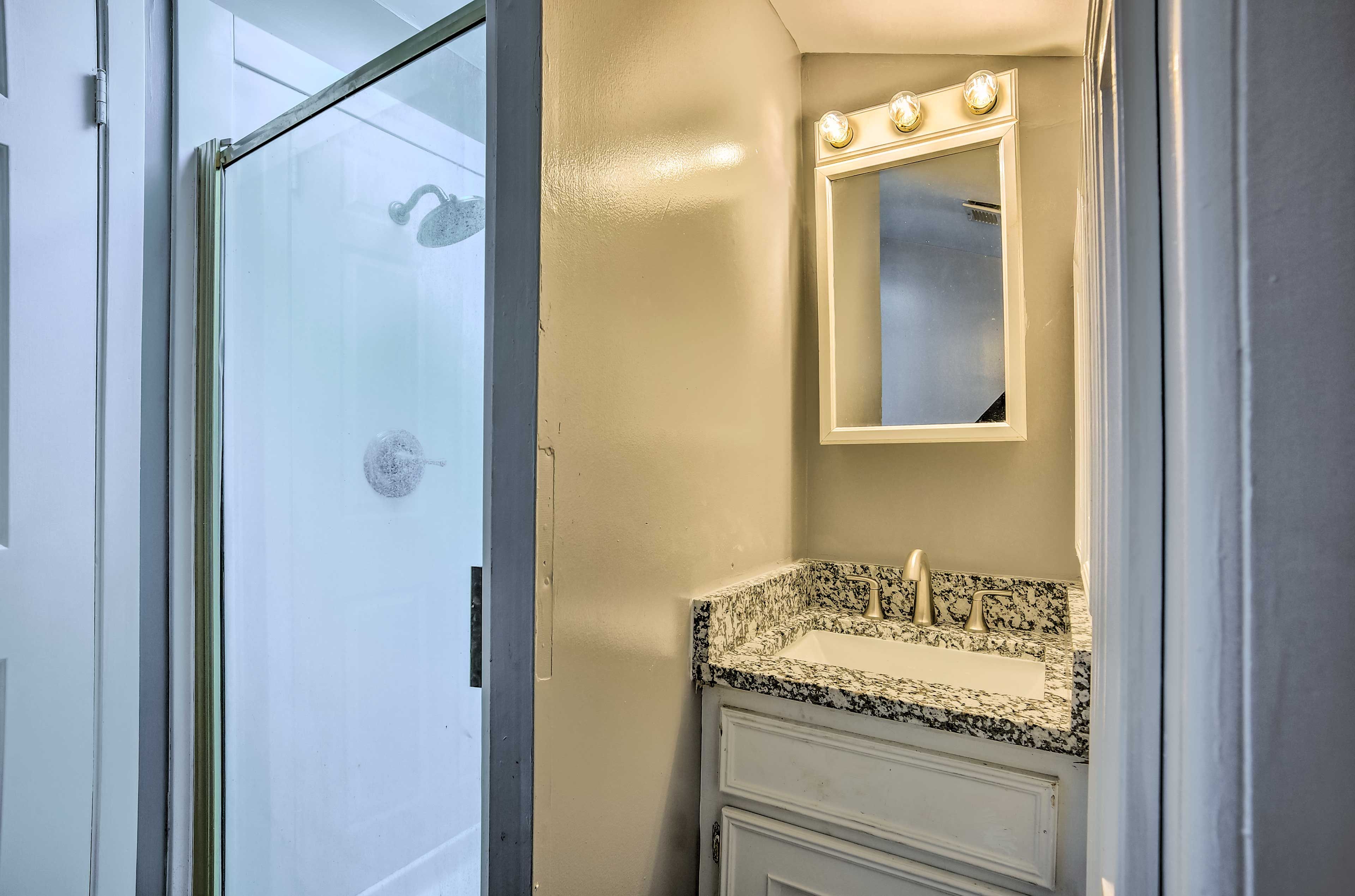 Full Bathroom | Complimentary Toiletries | Hair Dryer | Towels