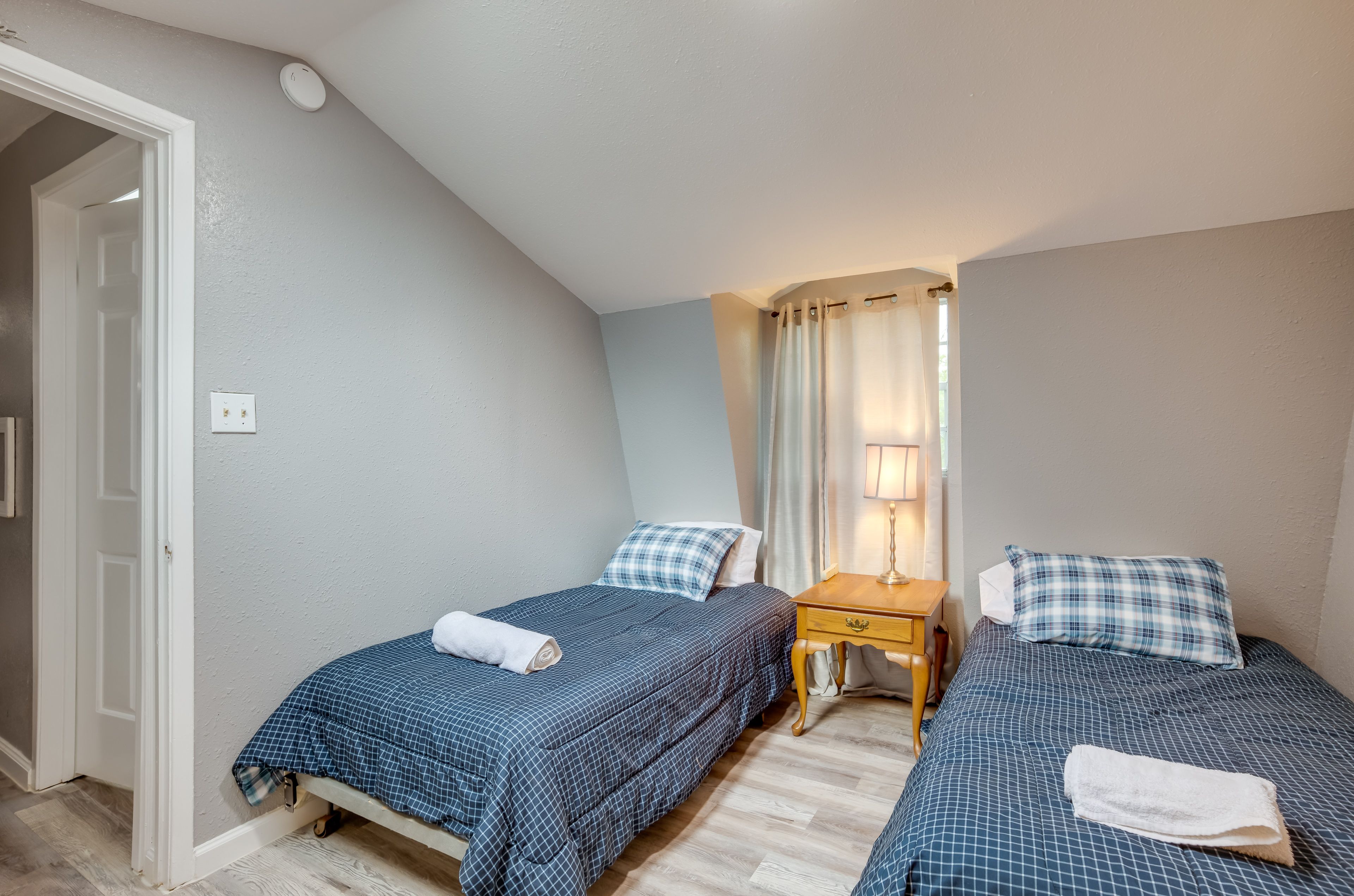 Bedroom 3 | 2 Twin Beds | 2nd Floor | Desk Workspace