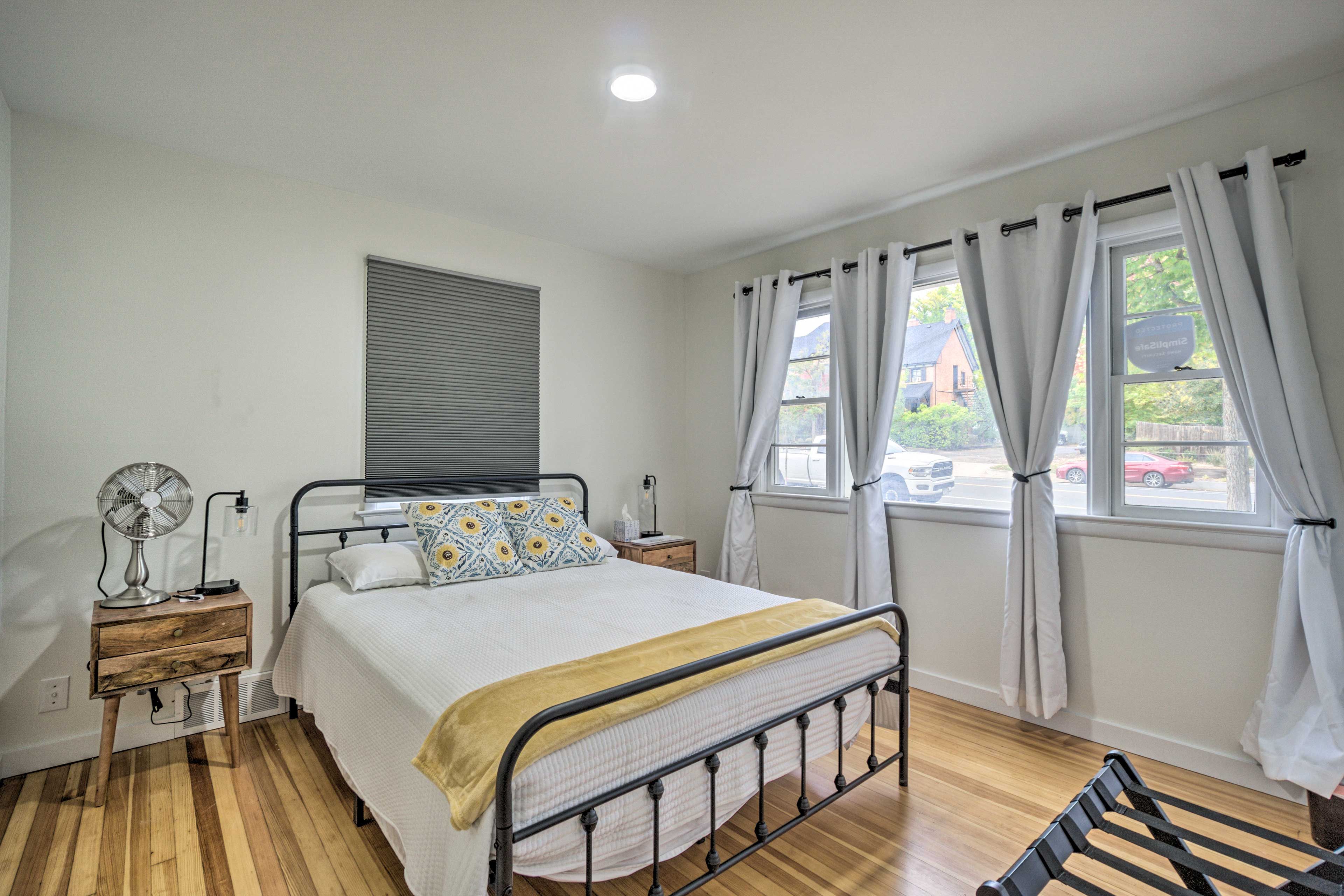 Bedroom 2 | Queen Bed