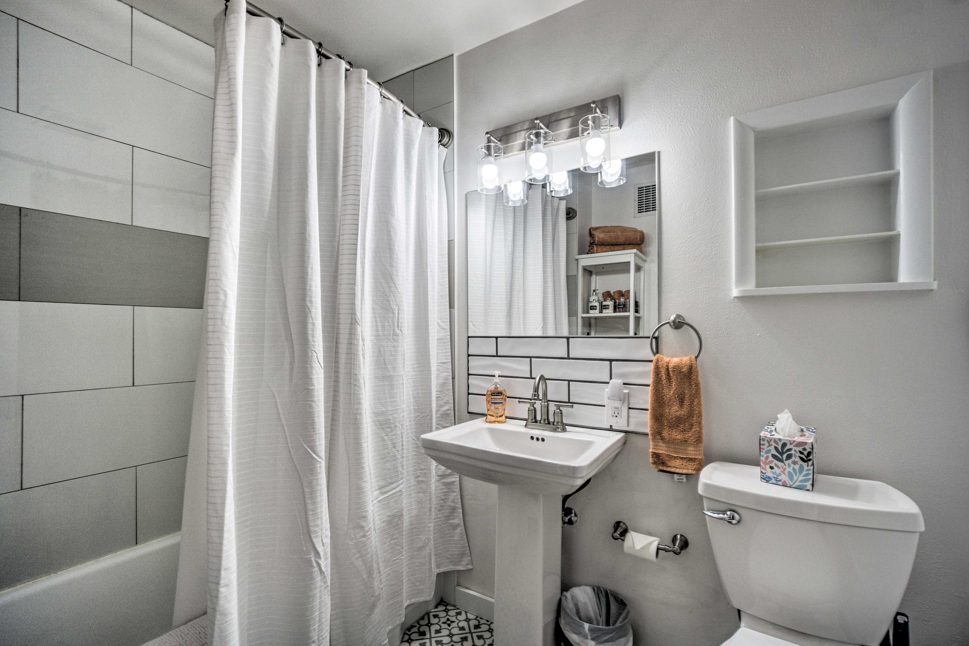 Bathroom | Complimentary Toiletries | Towels Provided