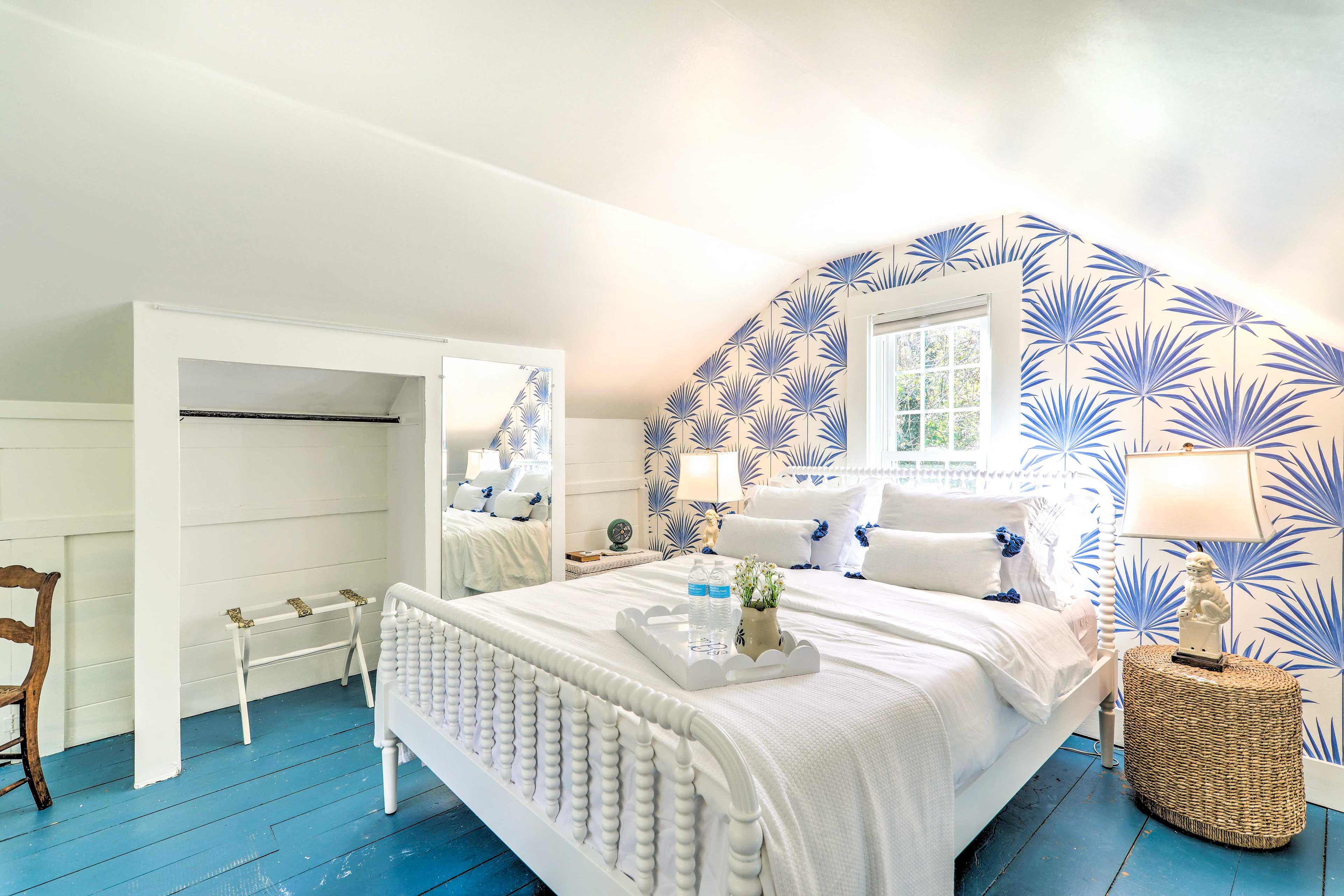 Bedroom 2 (Loft) | Queen Bed