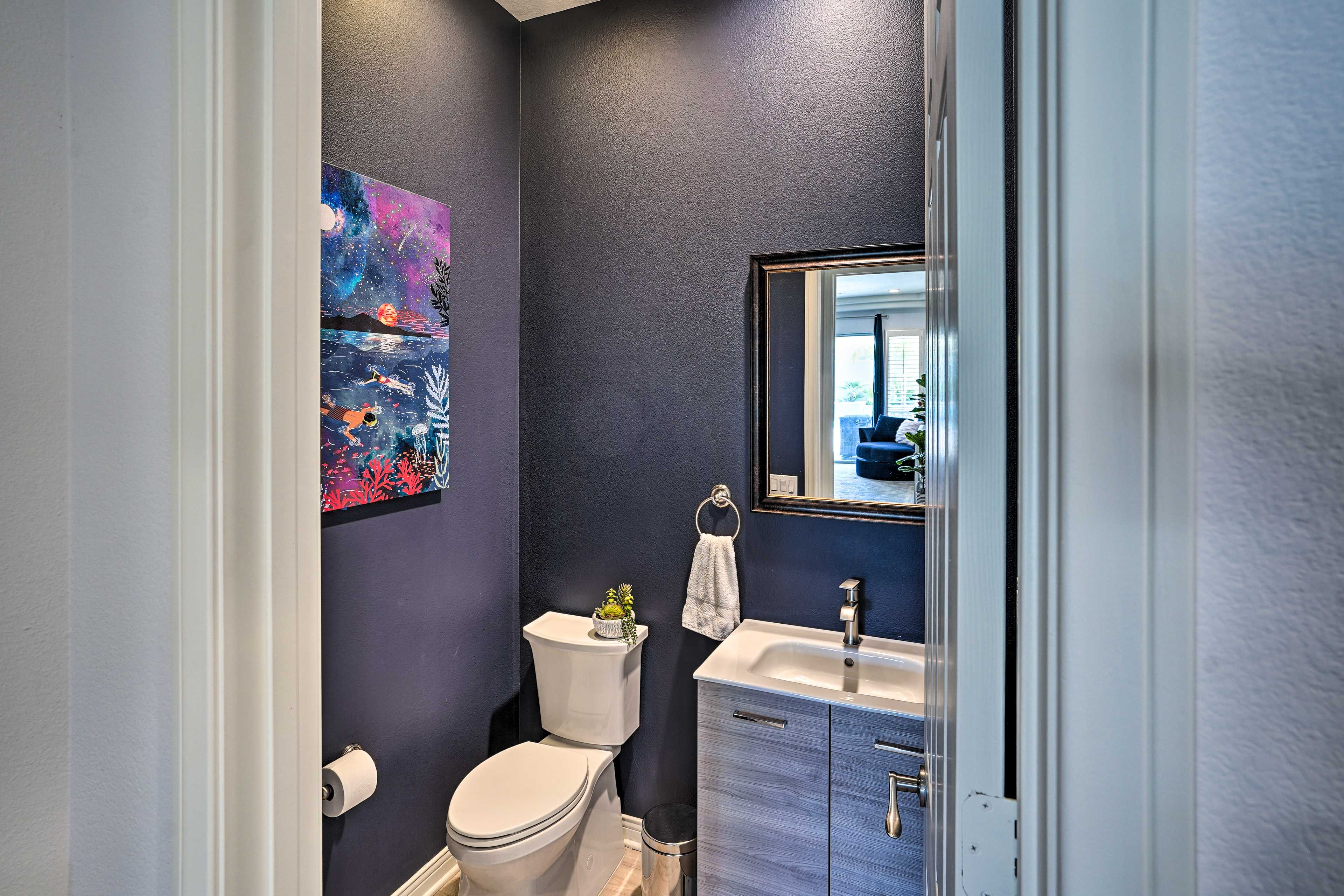 Half Bathroom | Towels Provided