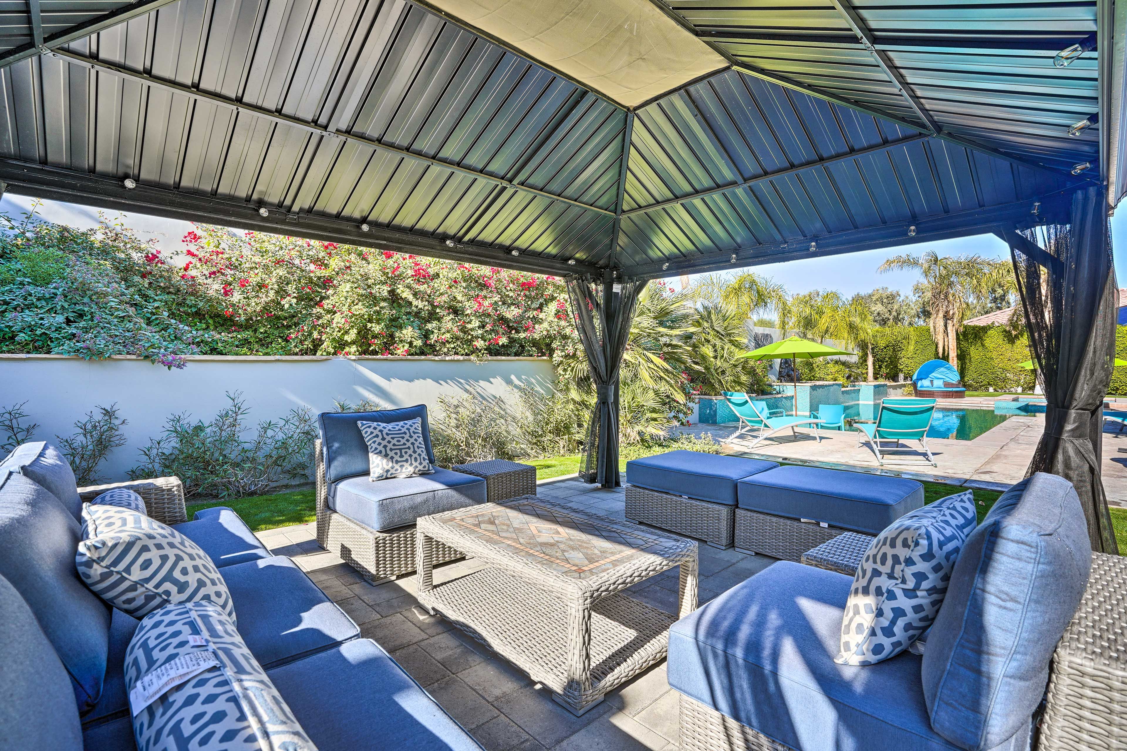 Patio | Outdoor Speakers | Fire Pit