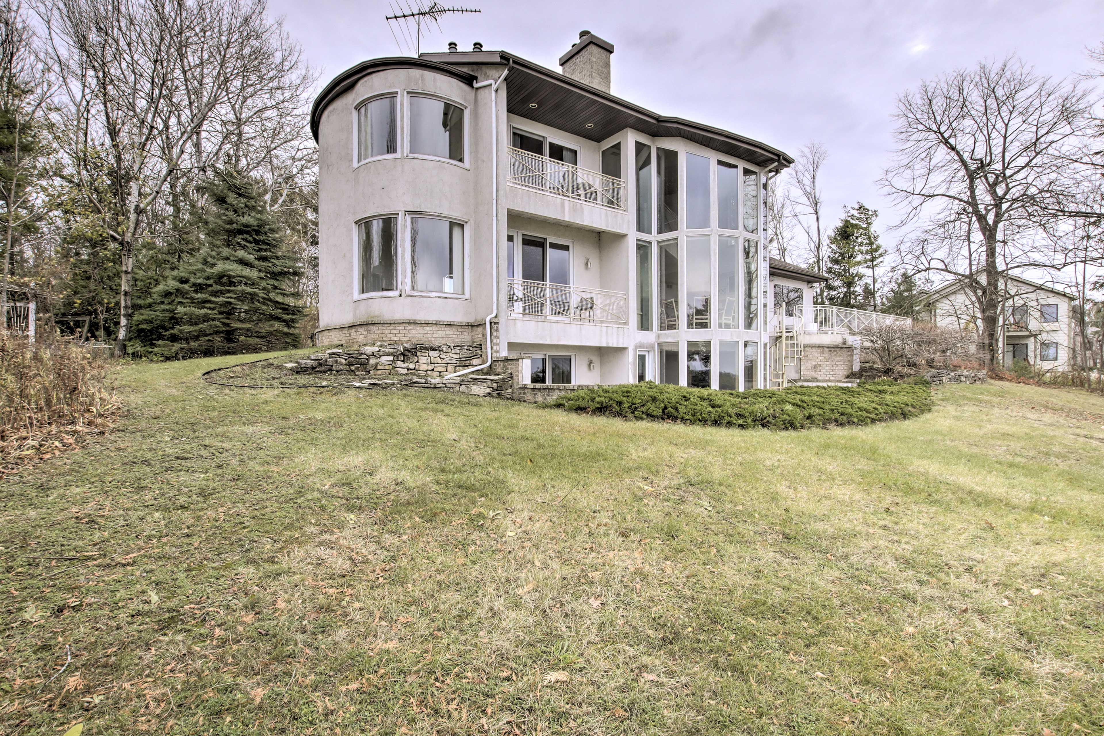House Exterior | Backyard | Pet Friendly