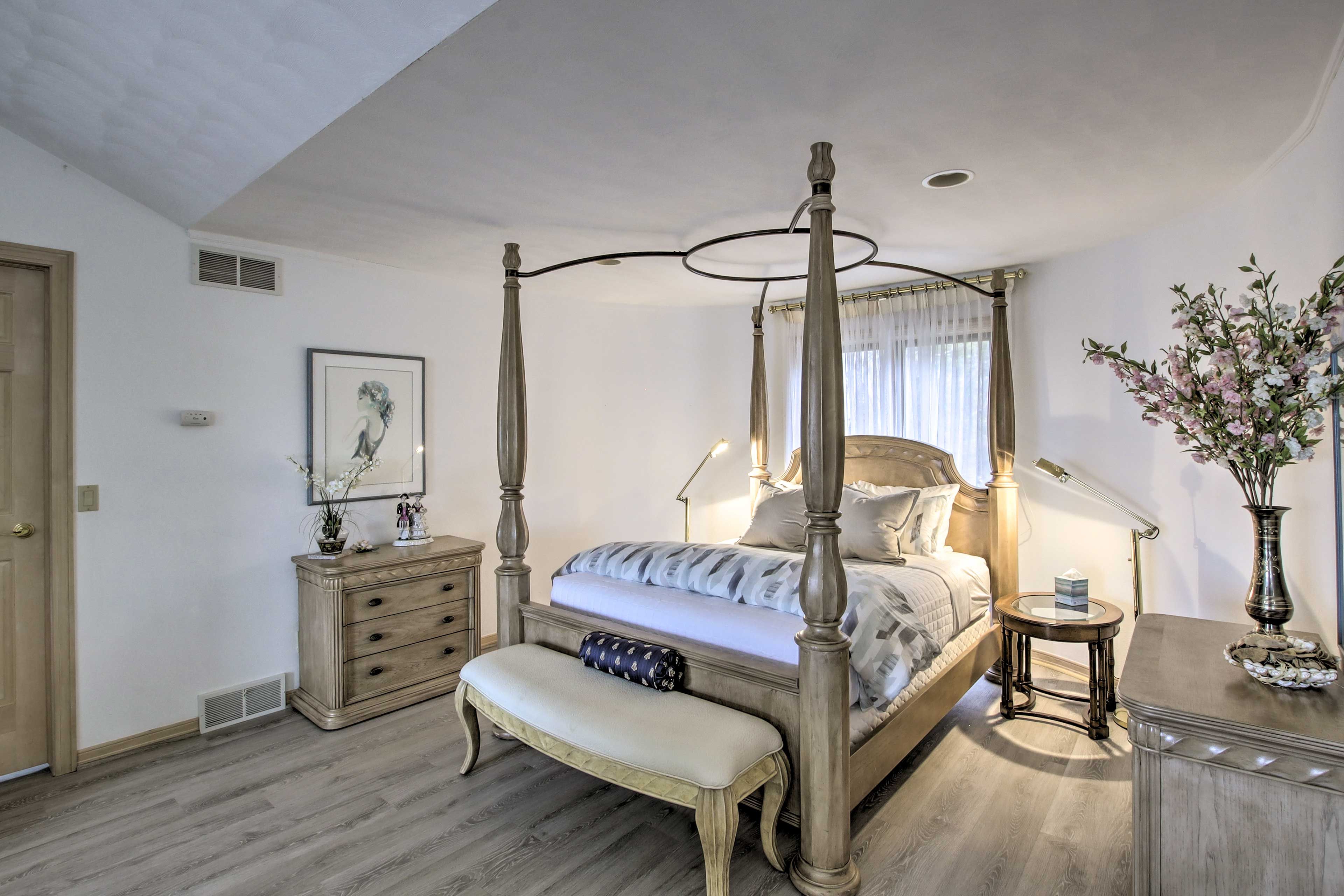 Bedroom 3 | Queen Bed | 2nd Floor | Flat-Screen TV