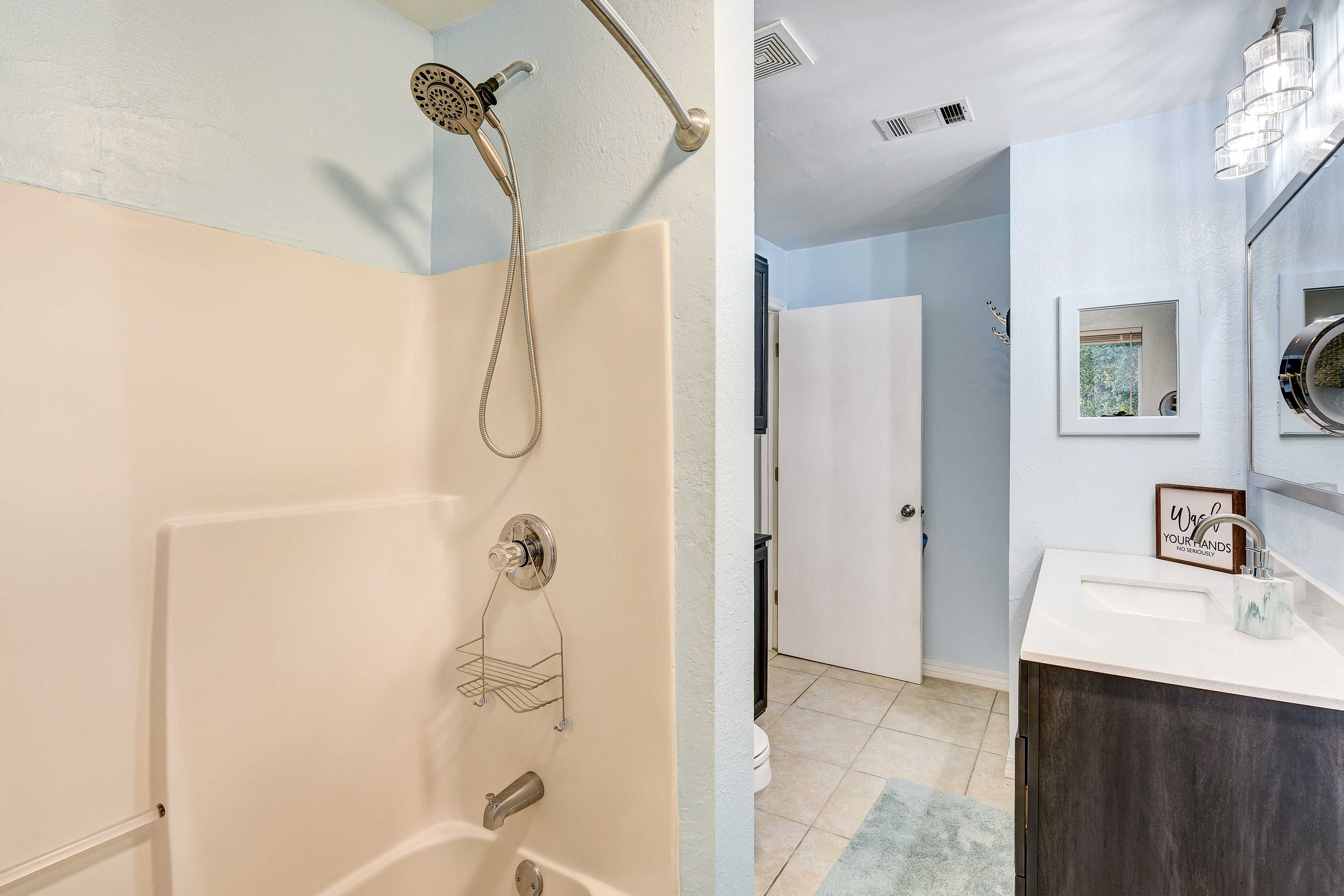 Full Bathroom | Complimentary Toiletries