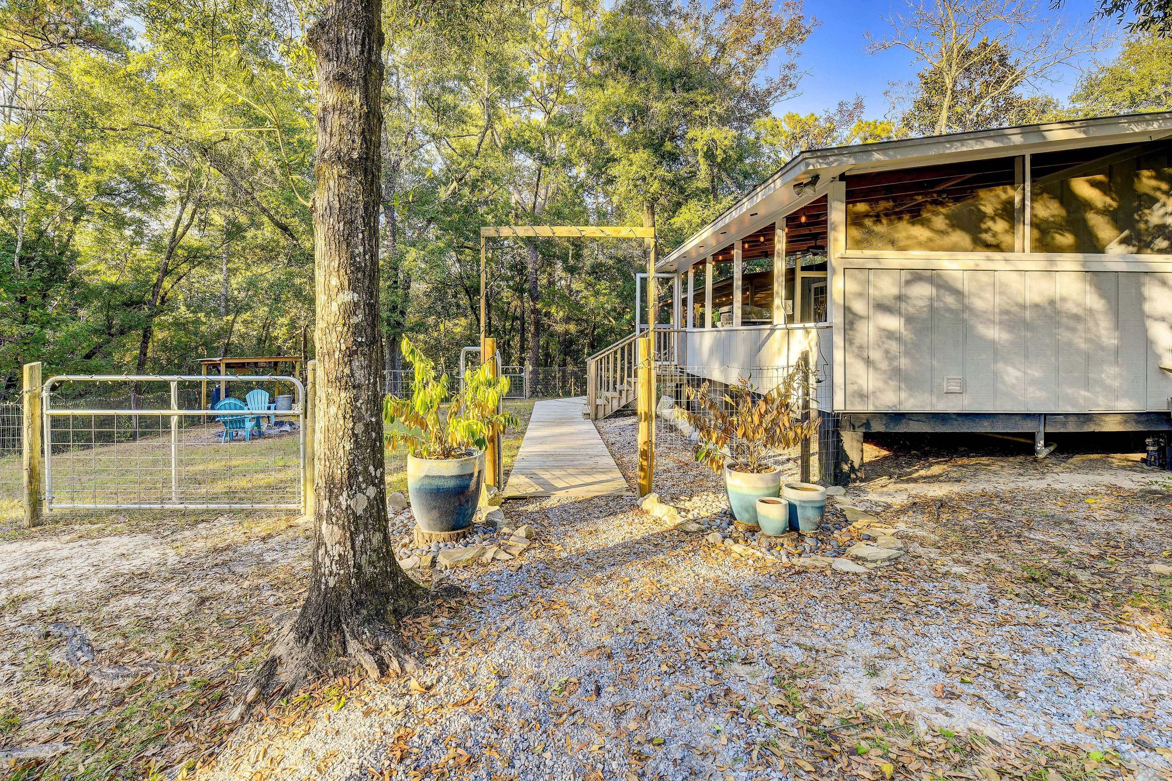 Property Entrance | 2 Structures