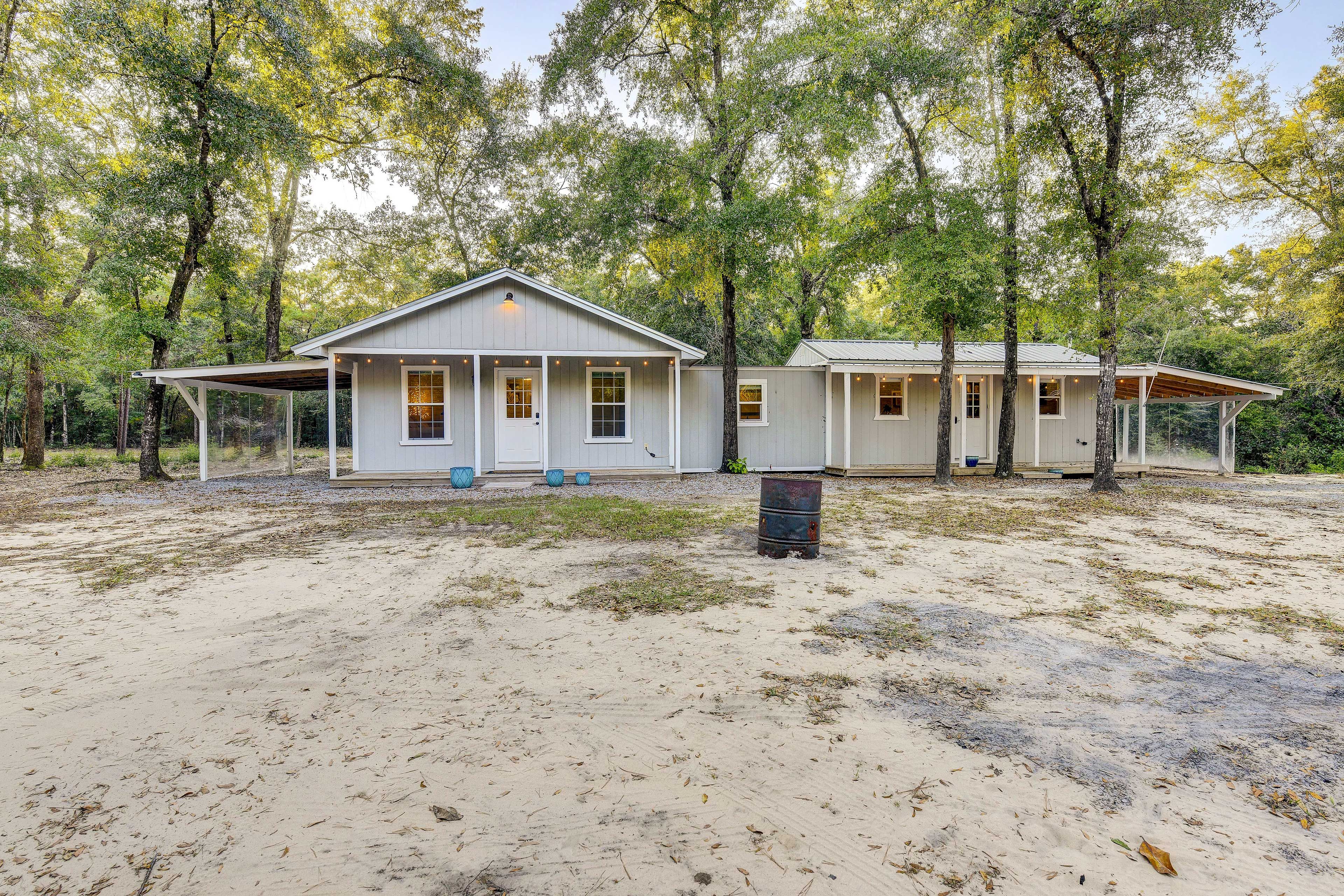 Property Front Exterior | 12.5 Acres