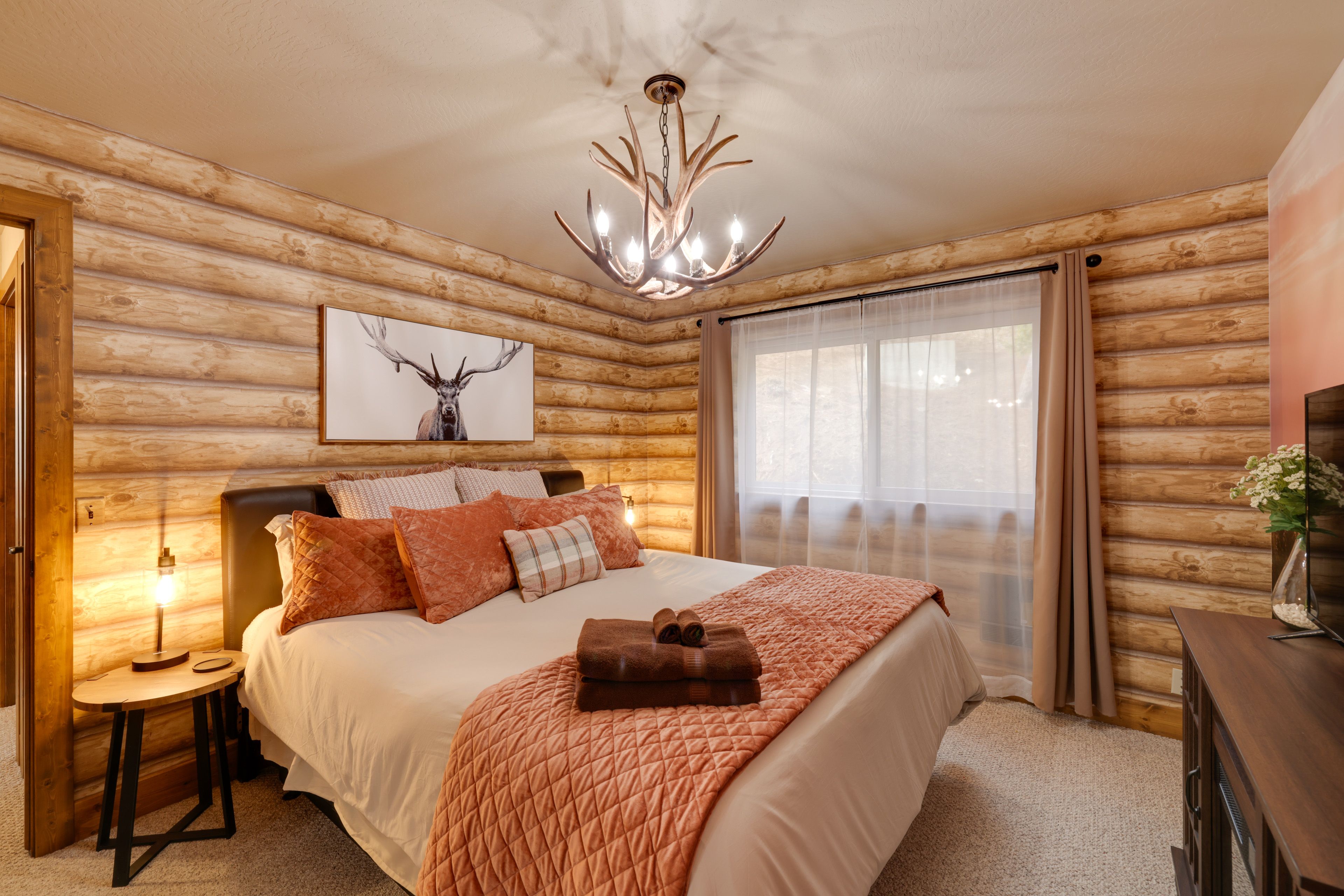 Bedroom 1 | King Bed | Linens Provided