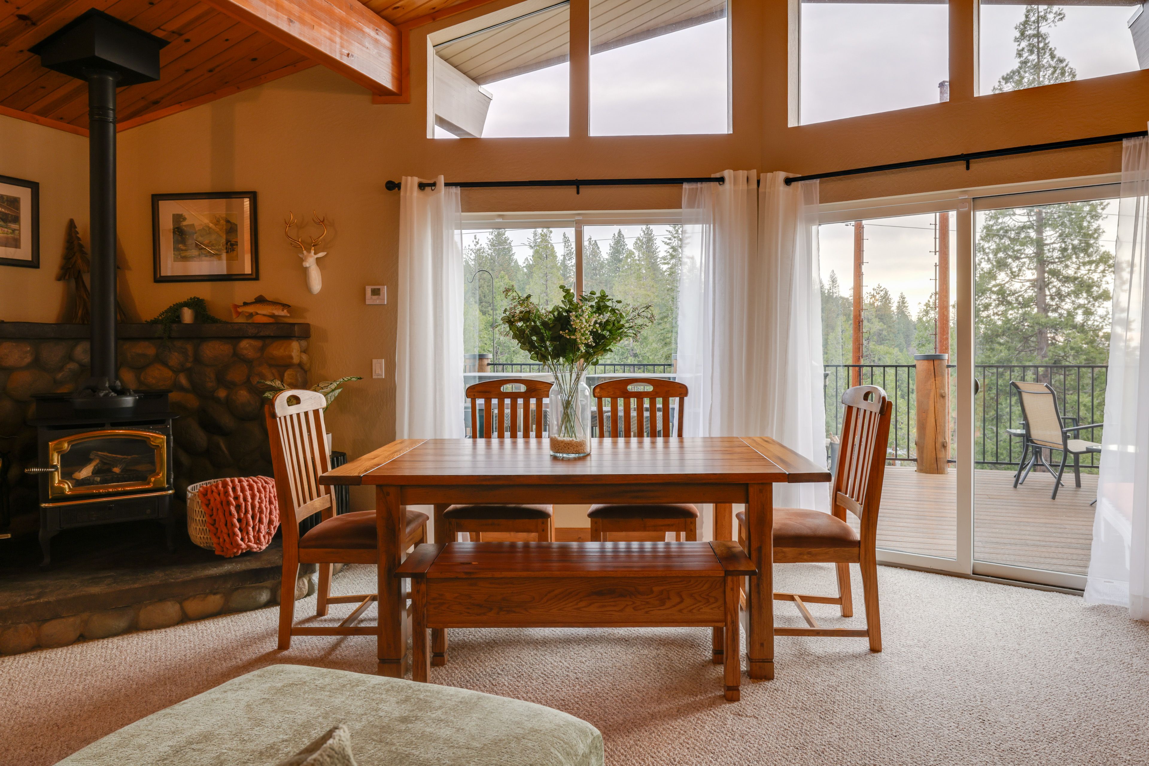 Dining Area | Dishware & Flatware Provided