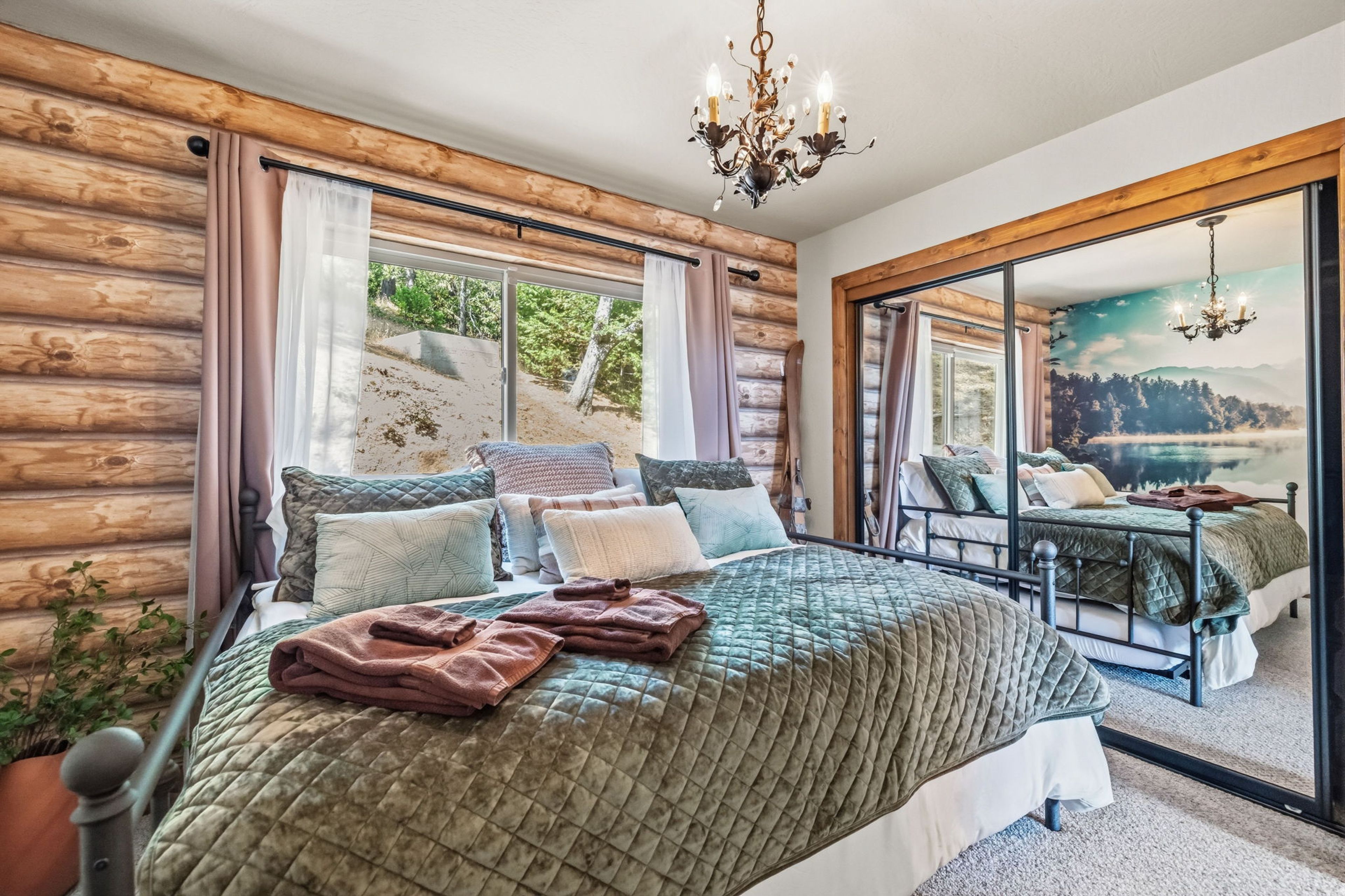 Bedroom | Twin Daybed w/ Twin Trundle