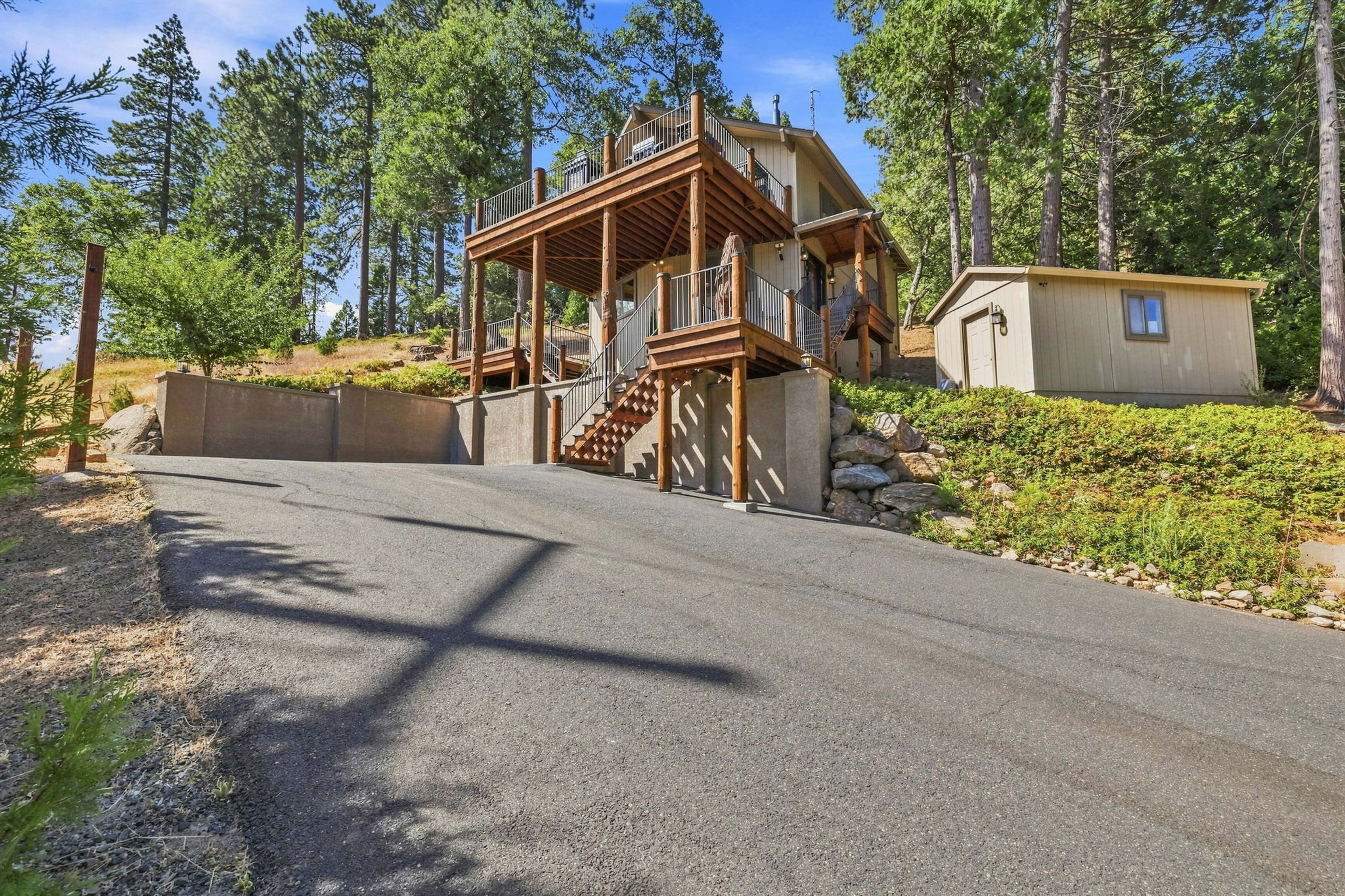 Parking | Driveway (6 Vehicles) | RV/Trailer Parking Allowed On-Site