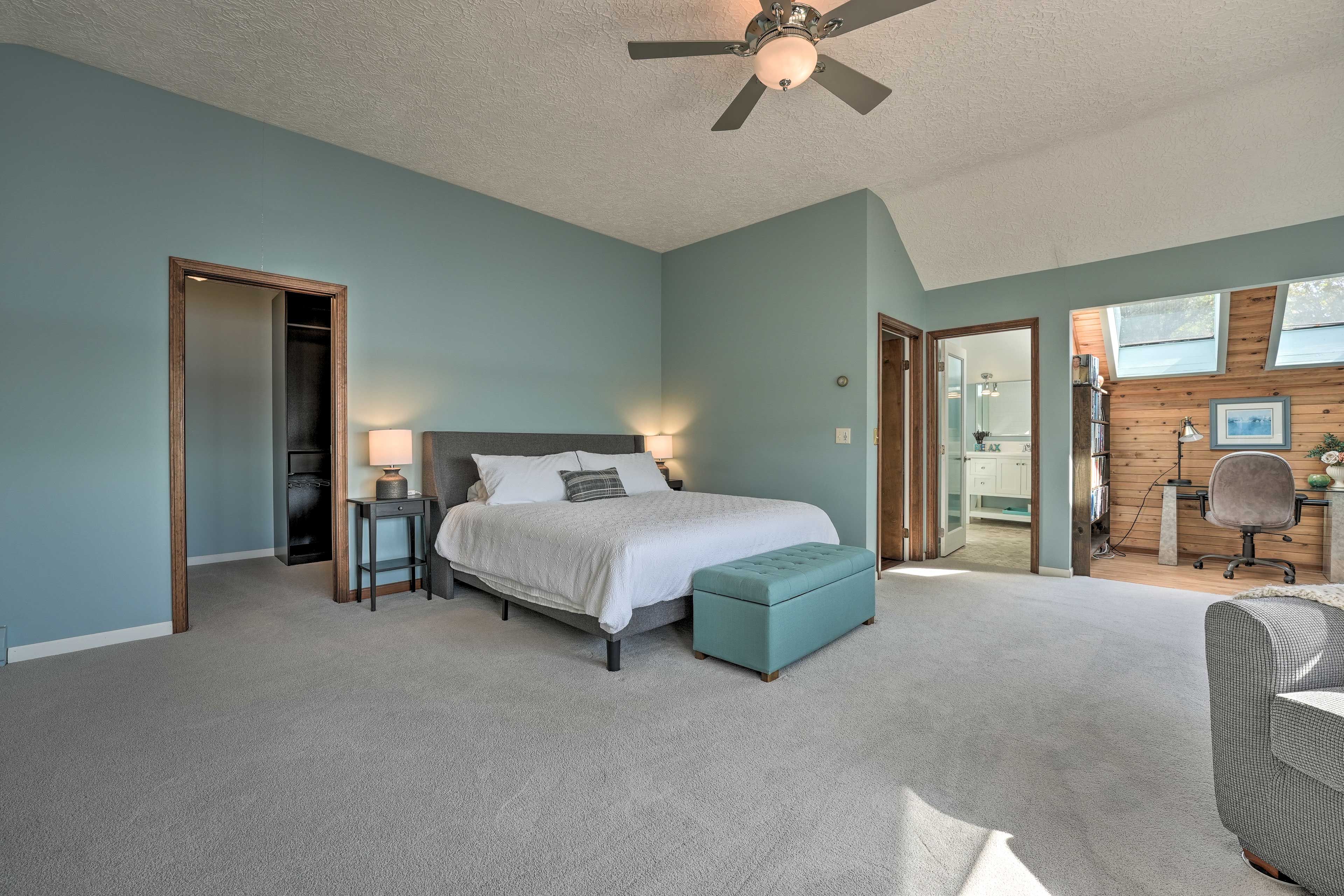 Bedroom 2 | King Bed | 2nd Floor