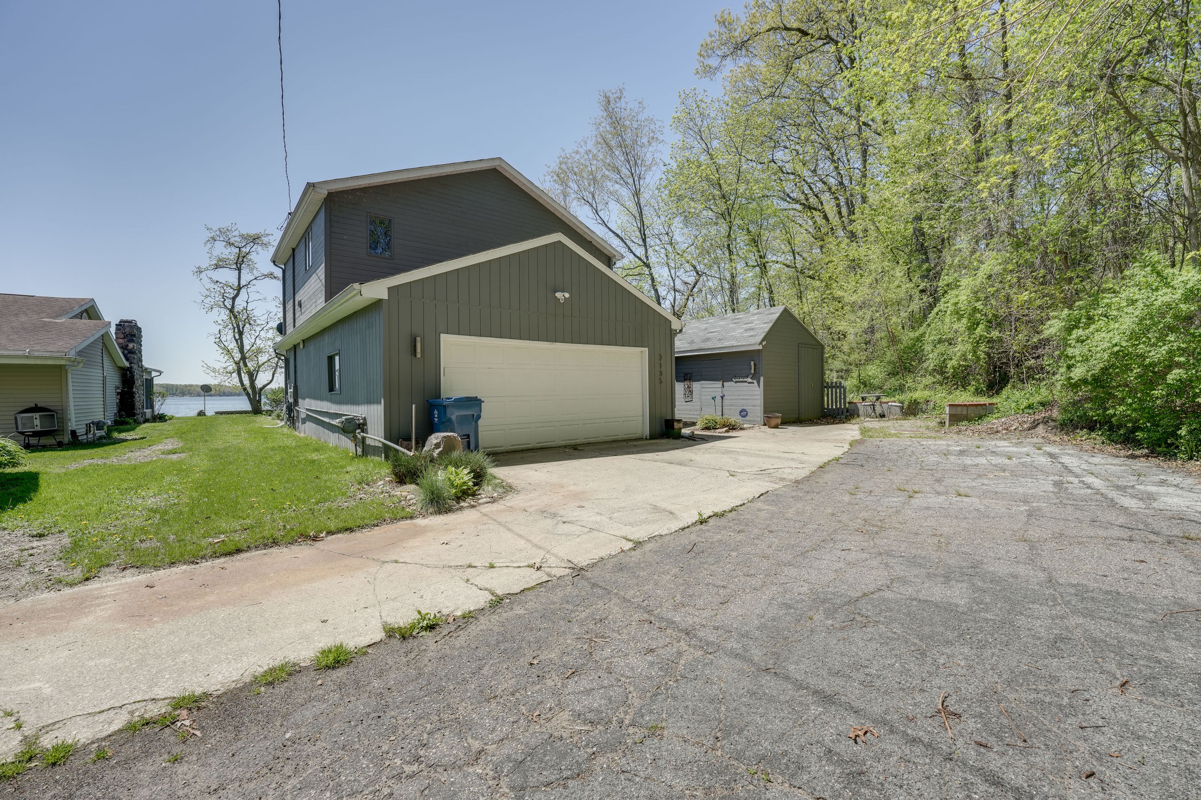 Parking | Driveway (2 Vehicles) | RV/Trailer Parking | No Garage Access