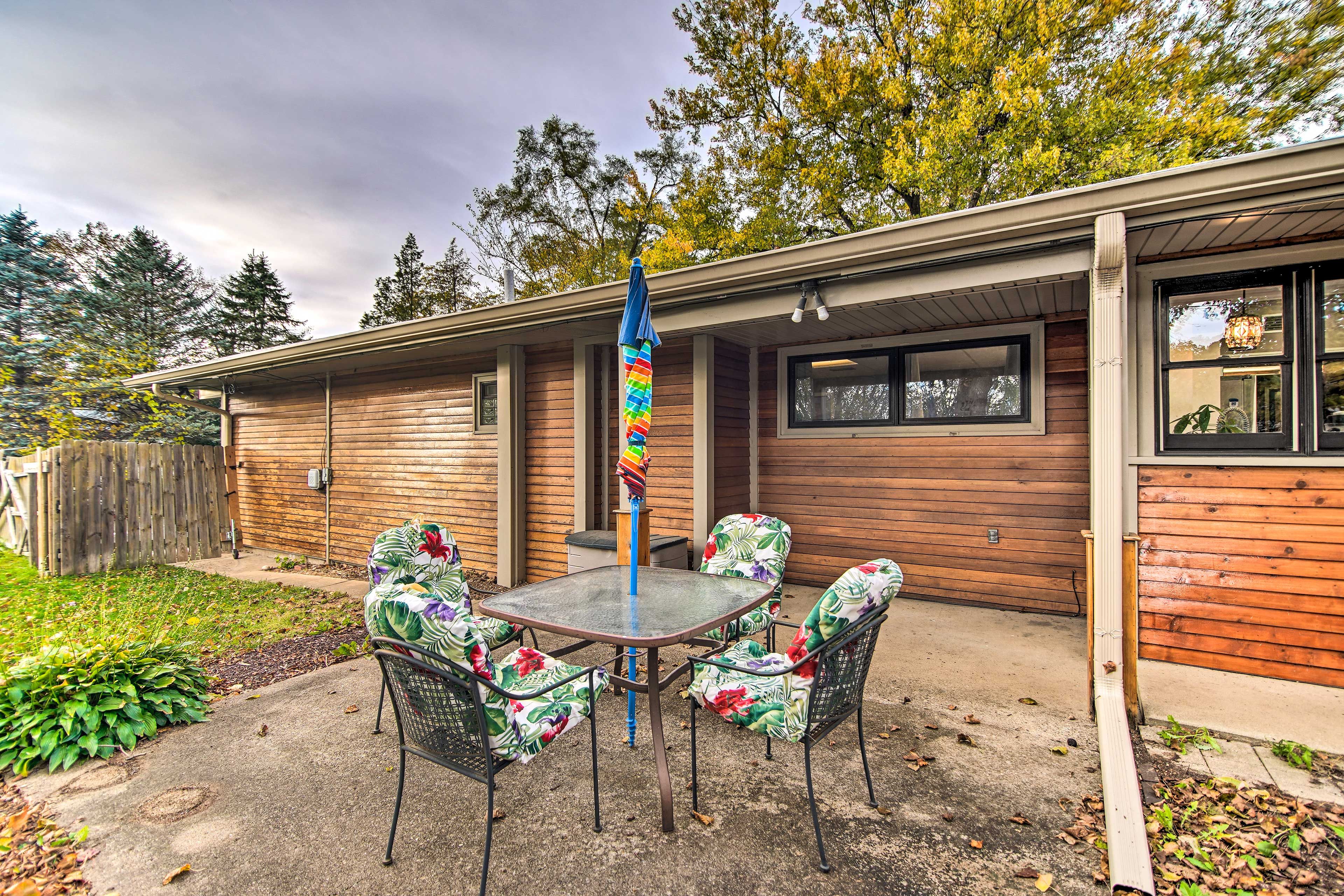 Outdoor Dining Area | Spacious Backyard