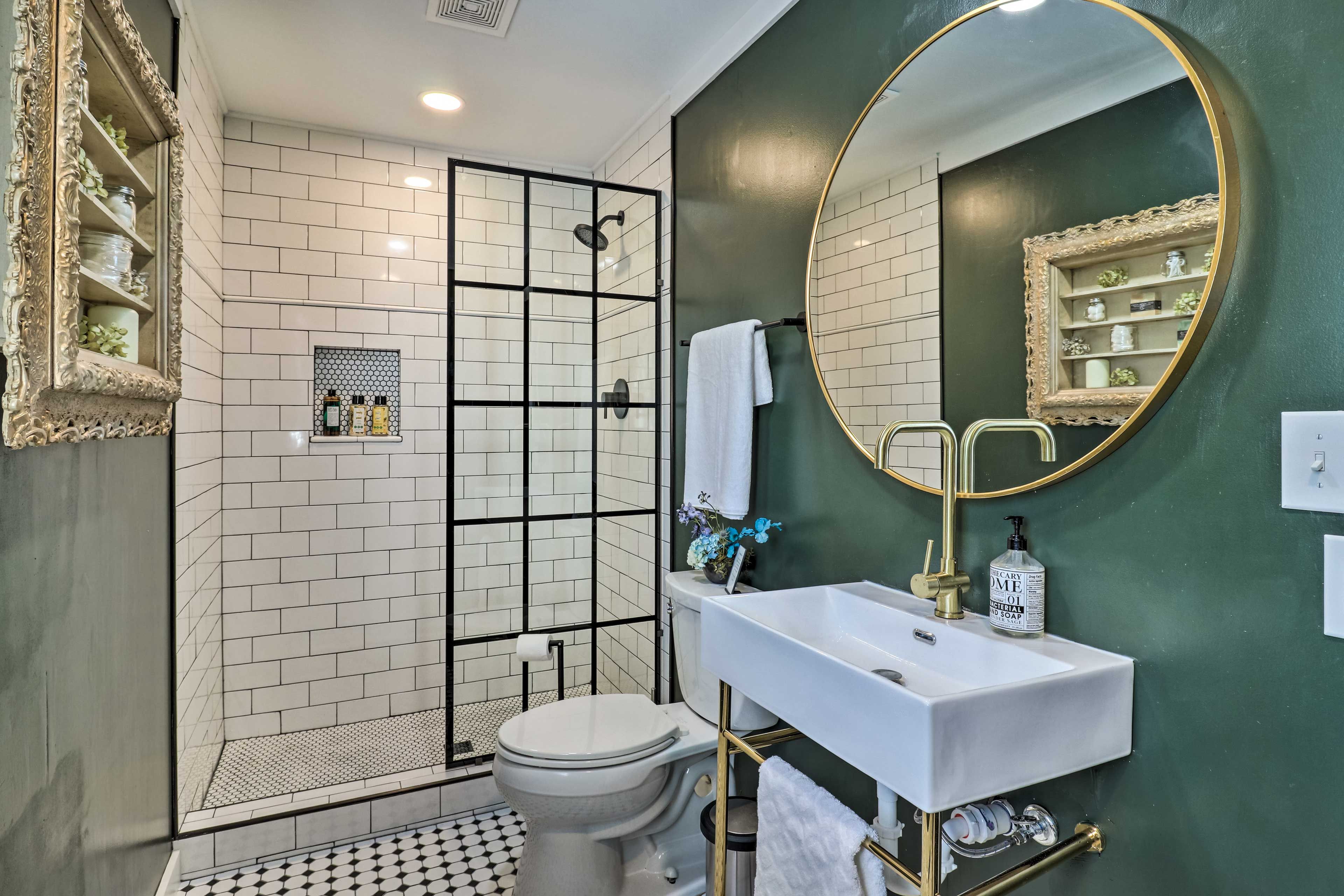 Full Bathroom | Main Floor | Hair Dryer