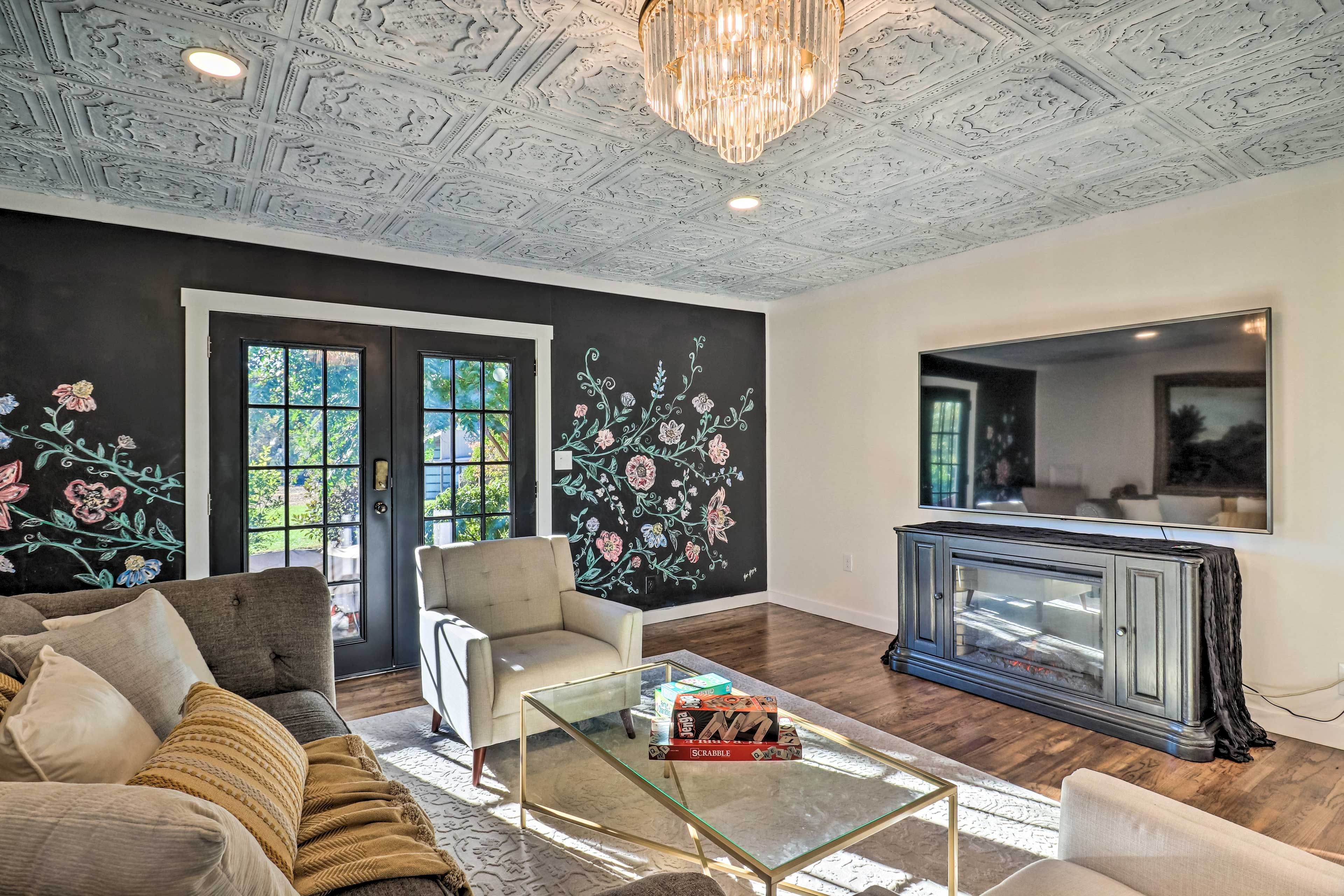 Living Room | Central A/C & Heat