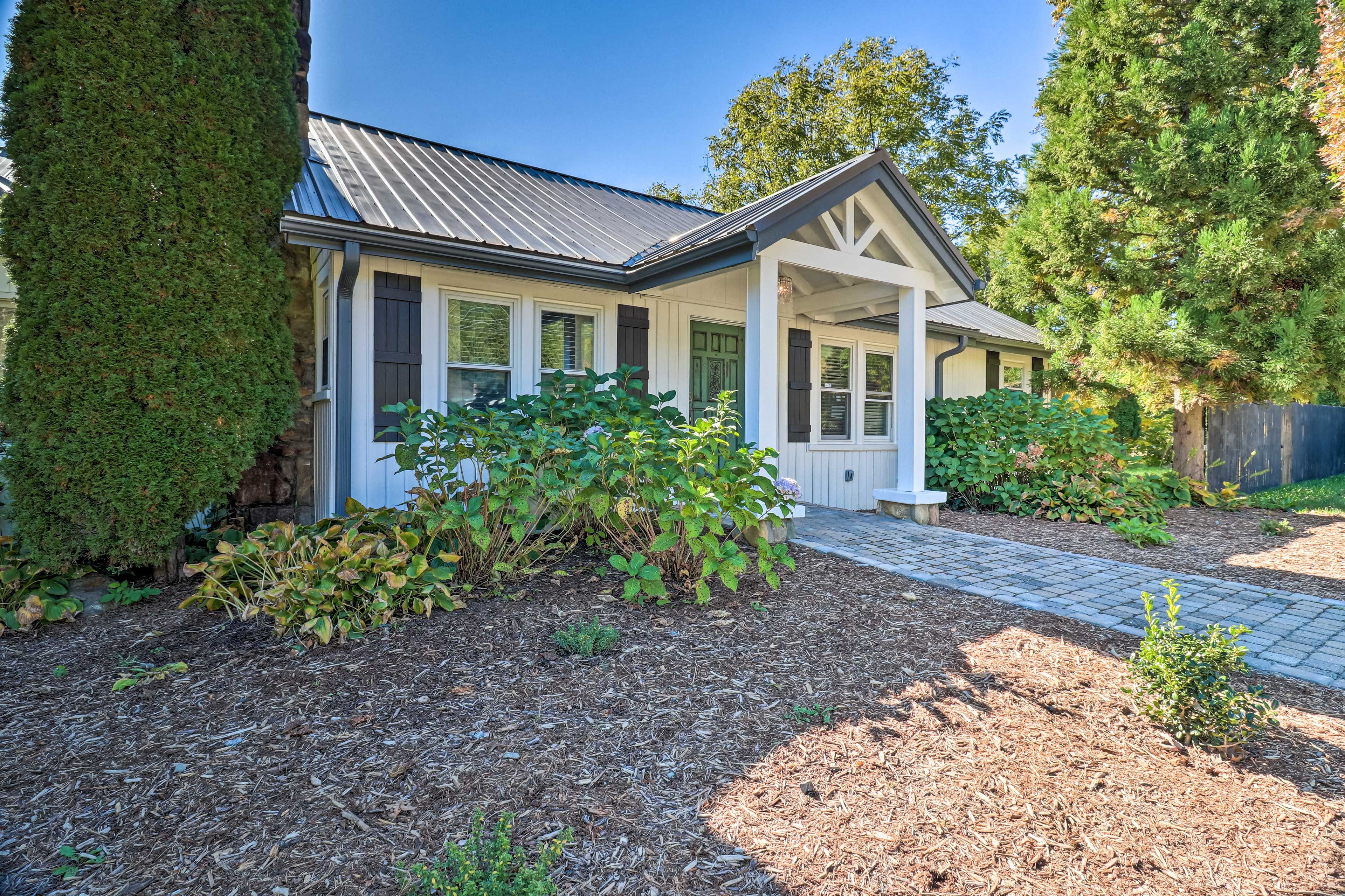 Parking | Gravel Driveway (2 Vehicles) | Trailer/RV Parking