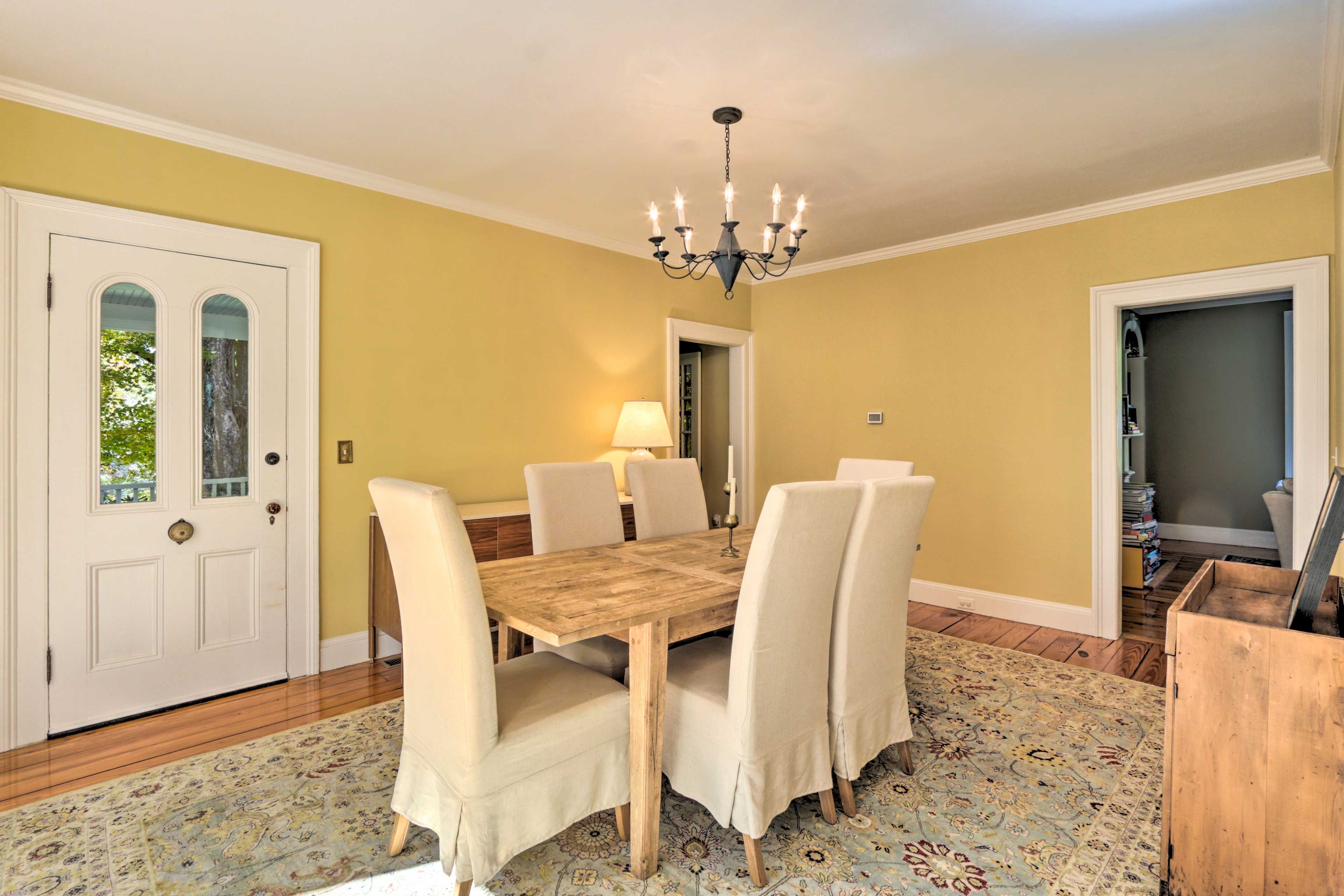 Dining Room | Dishware & Flatware Provided