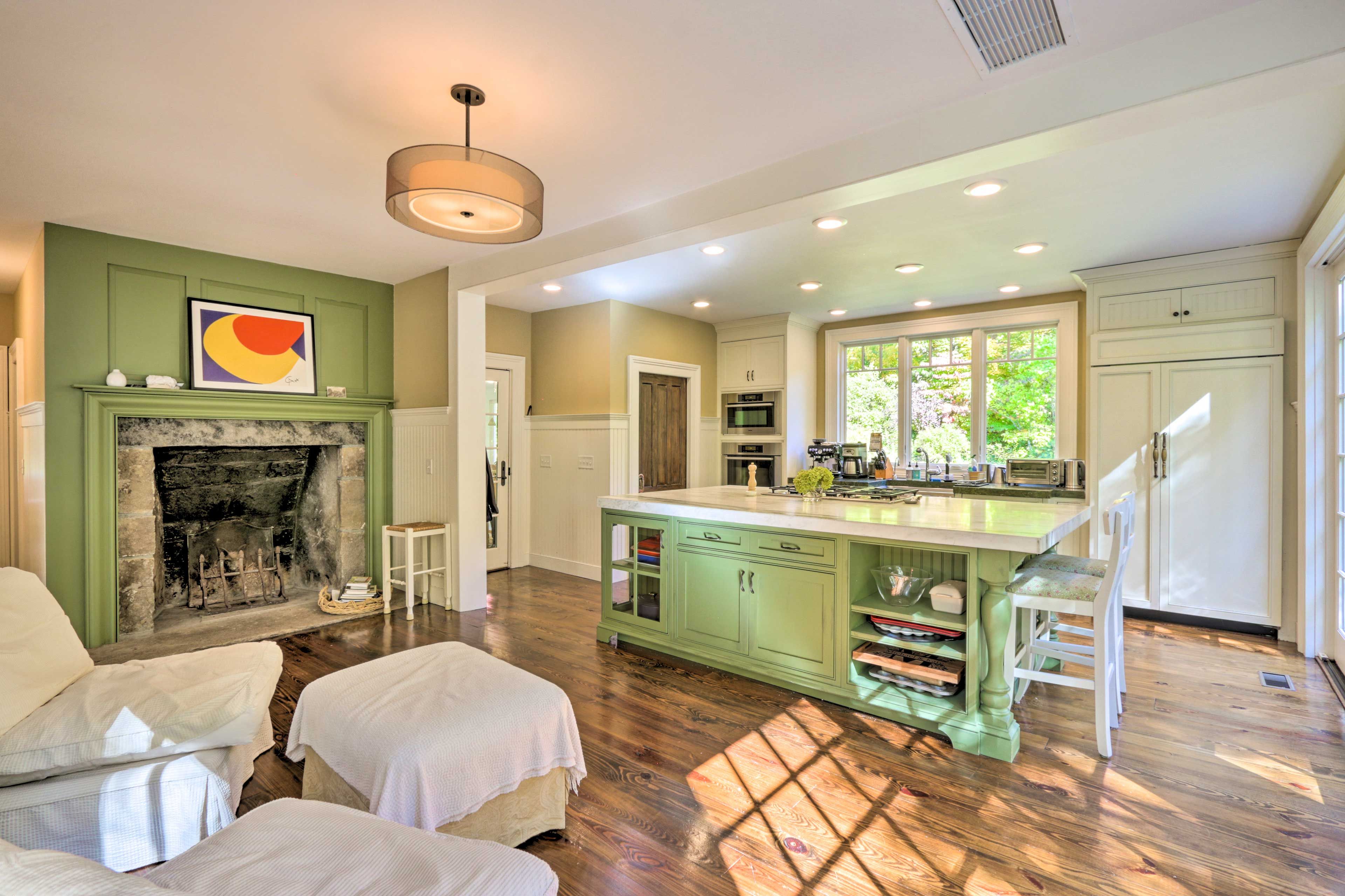 Kitchen | Cooking Basics | Coffee Maker | Paper Towels/Trash Bags Provided