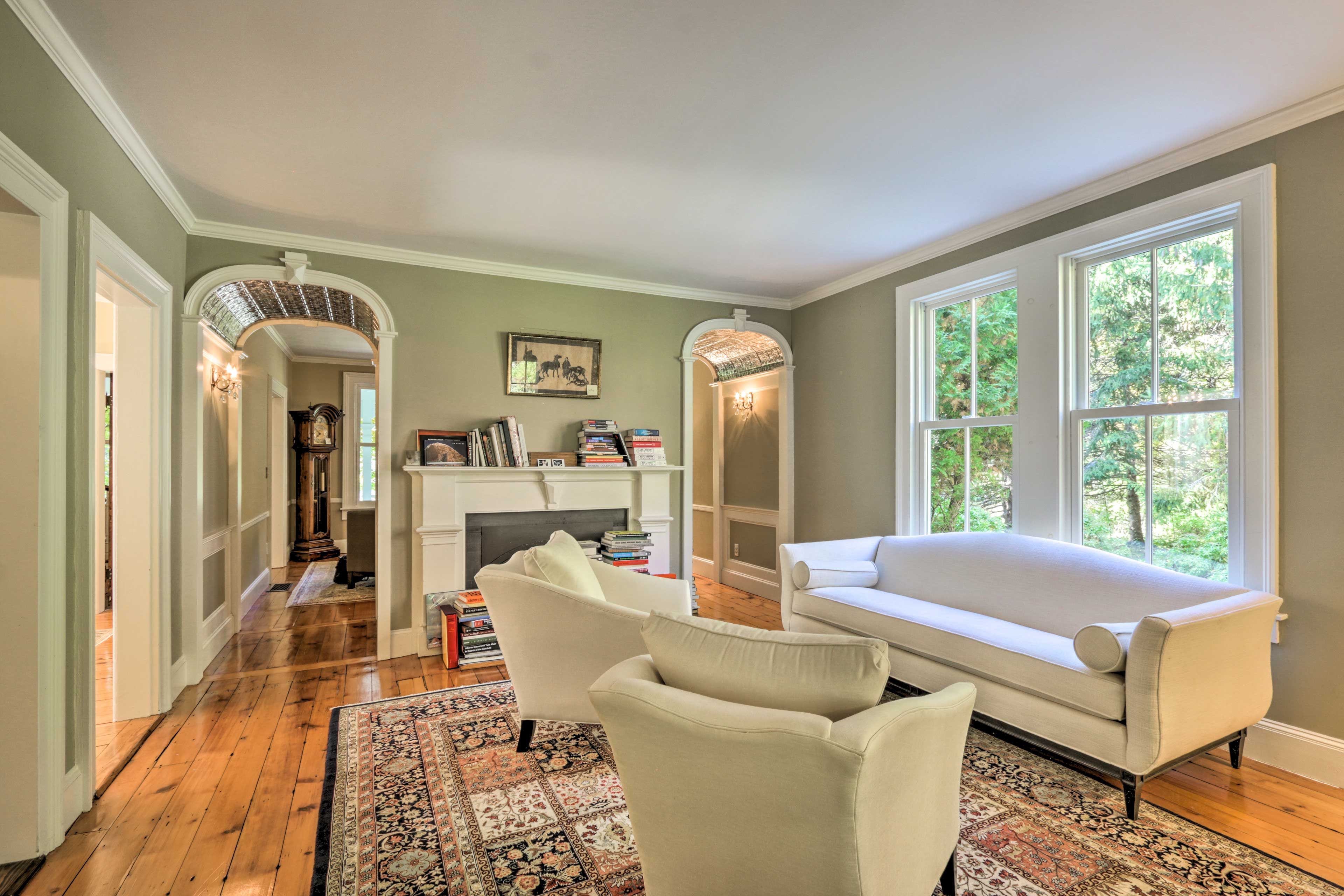 Sitting Room | Central A/C & Heating | Free WiFi