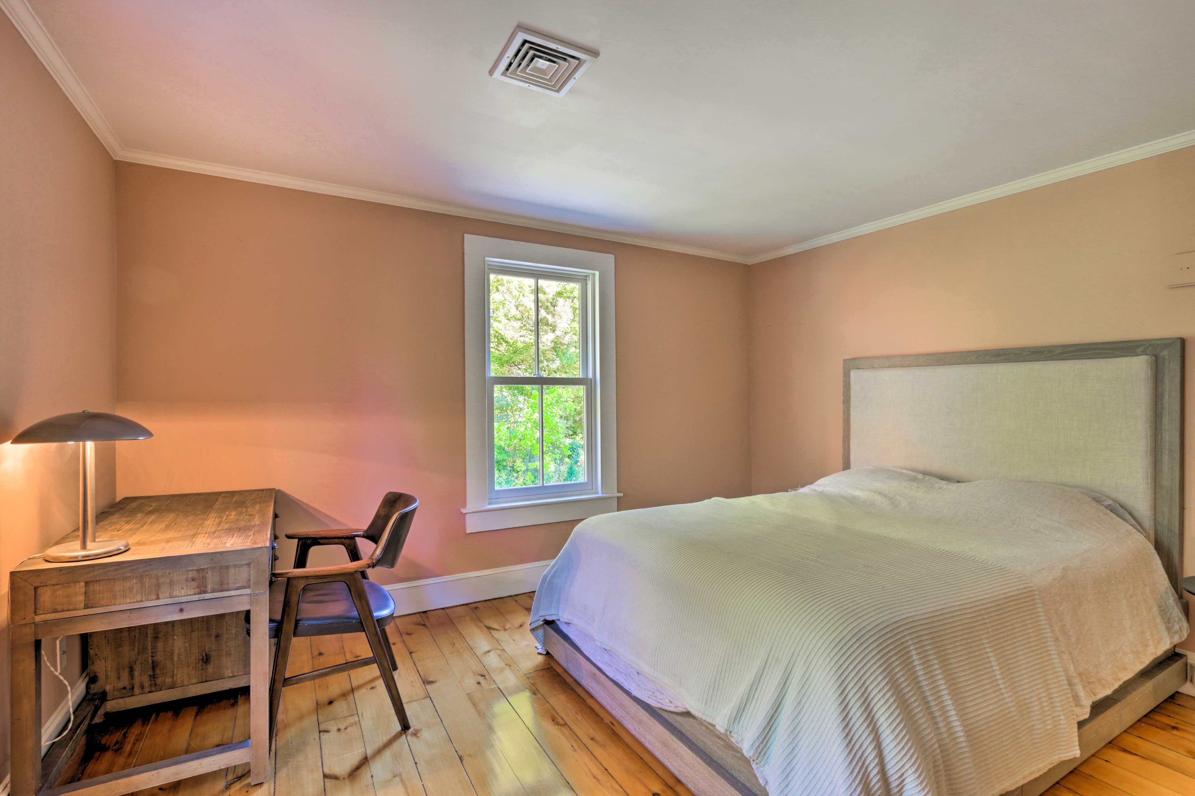 Bedroom 3 | Queen Bed
