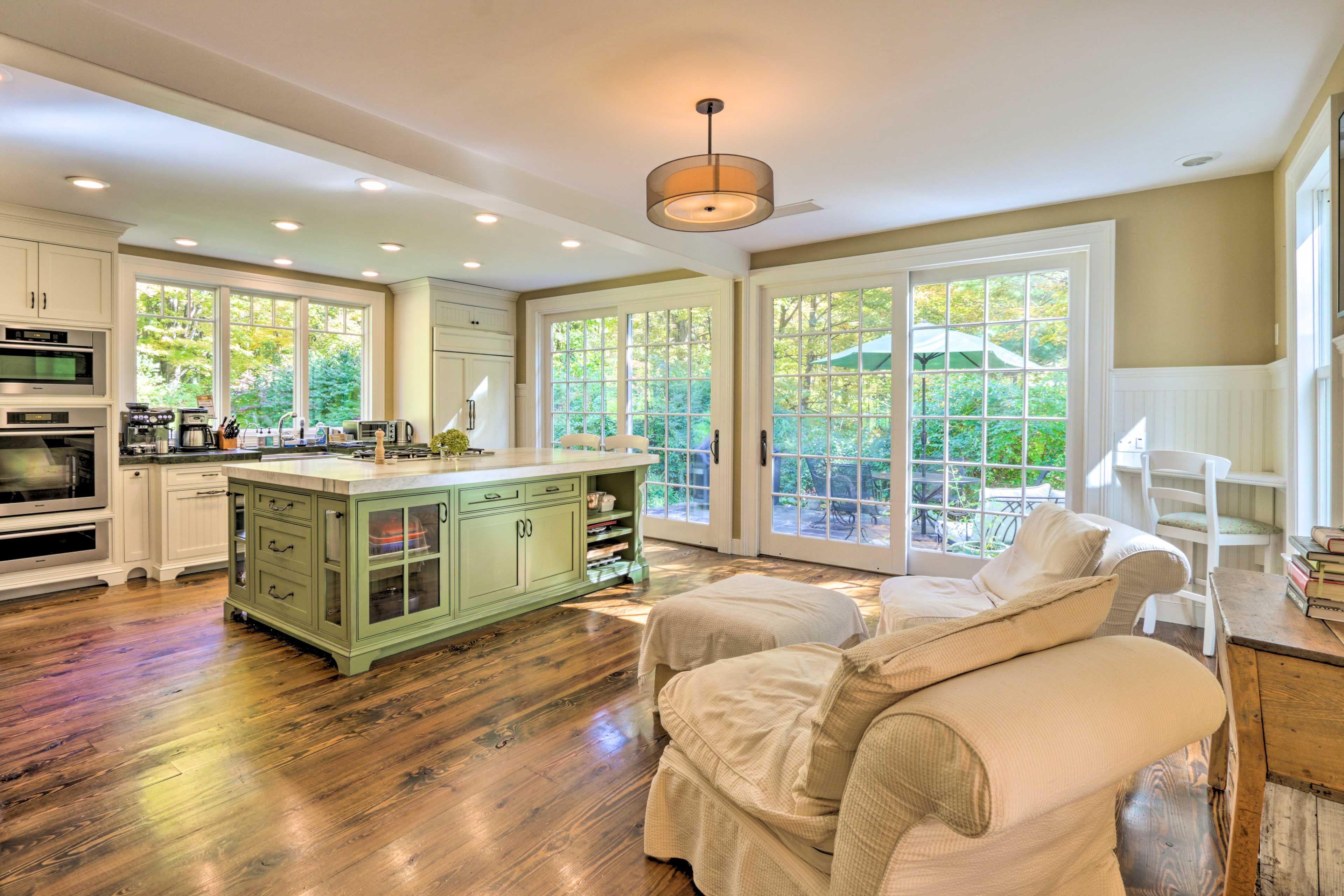 Roxbury Vacation Rental | 3BR | 2.5BA | 3,000 Sq Ft | Stairs Requires to Access