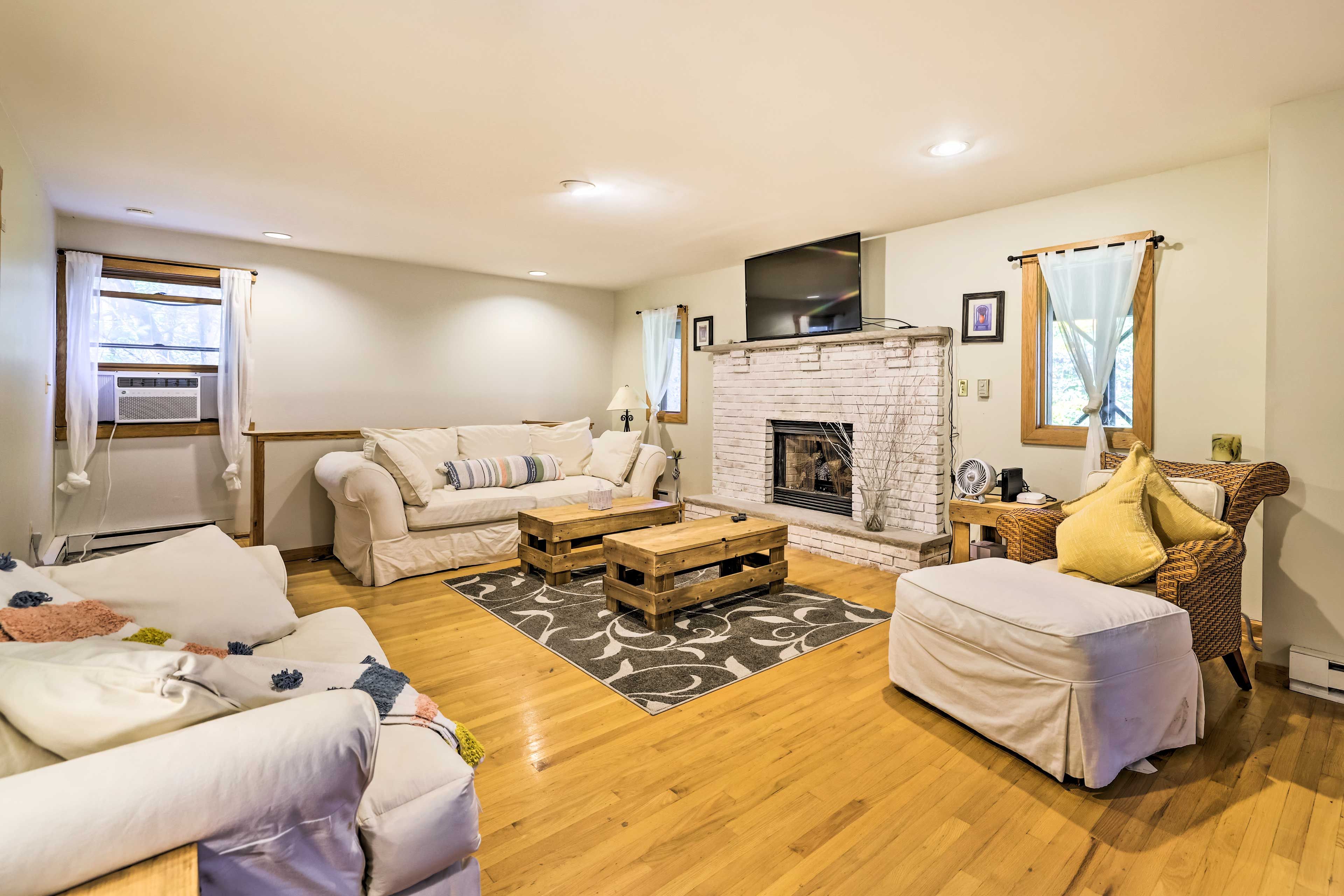 Living Room | Central A/C & Heat | Fireplace