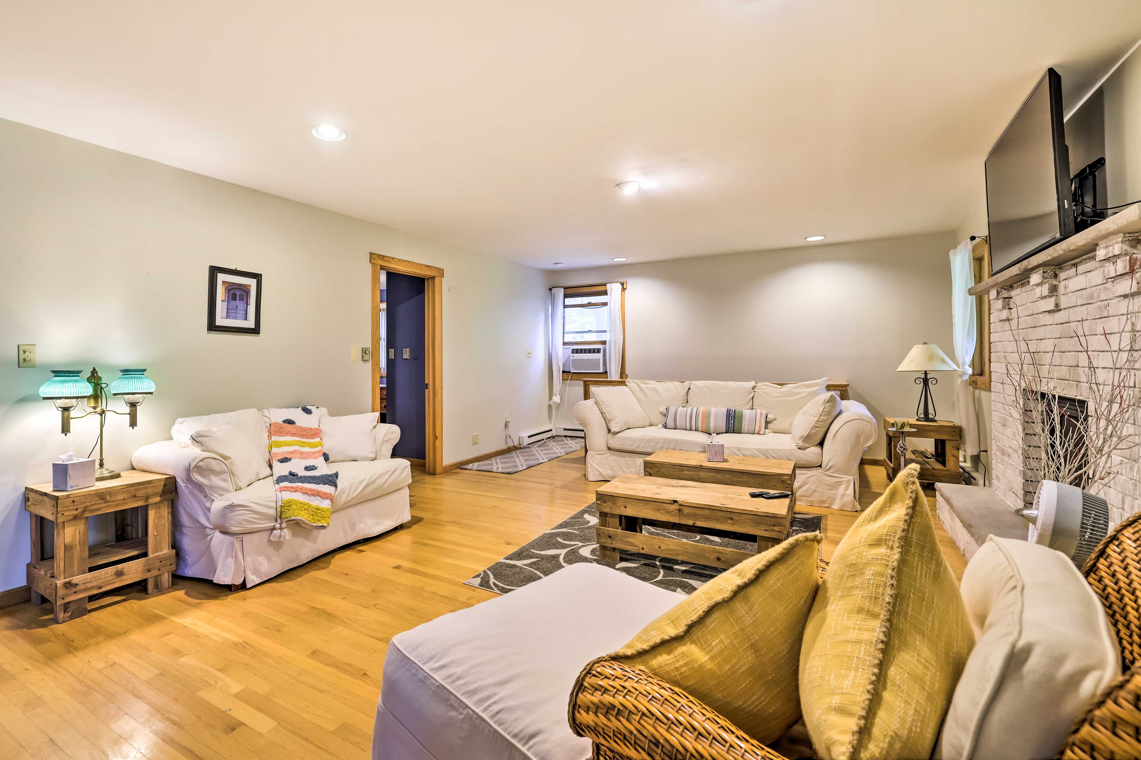 Living Room | Free WiFi | Smart TV