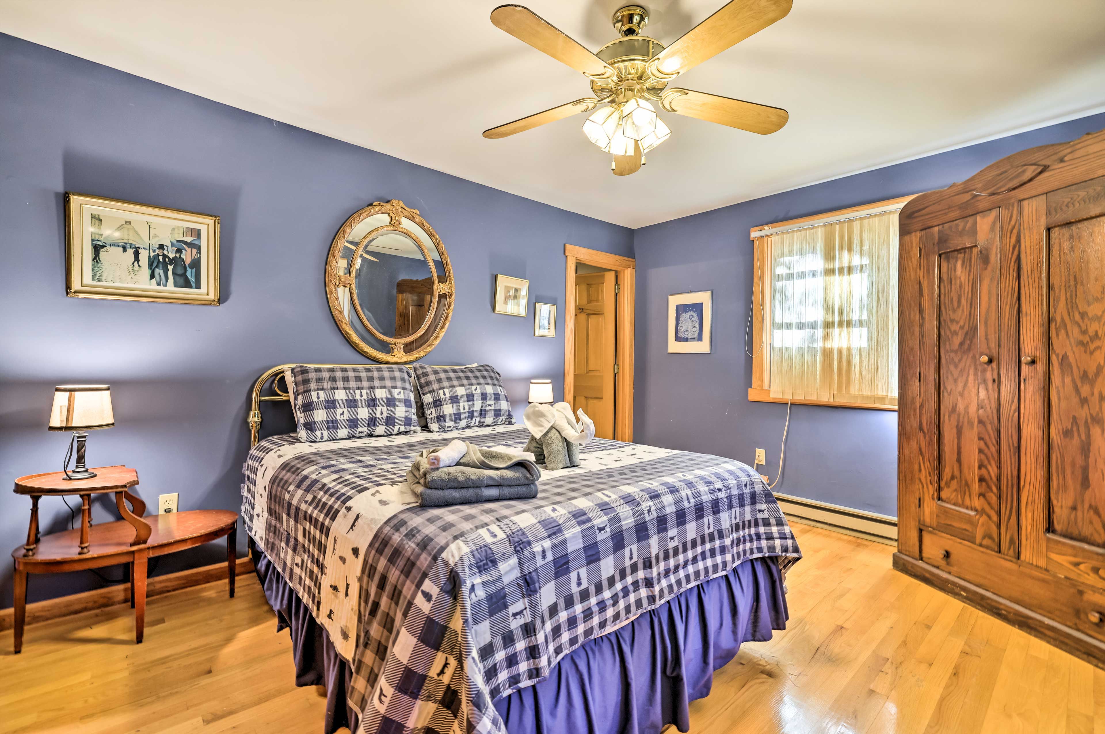 Bedroom 1 | Queen Bed | Linens Provided