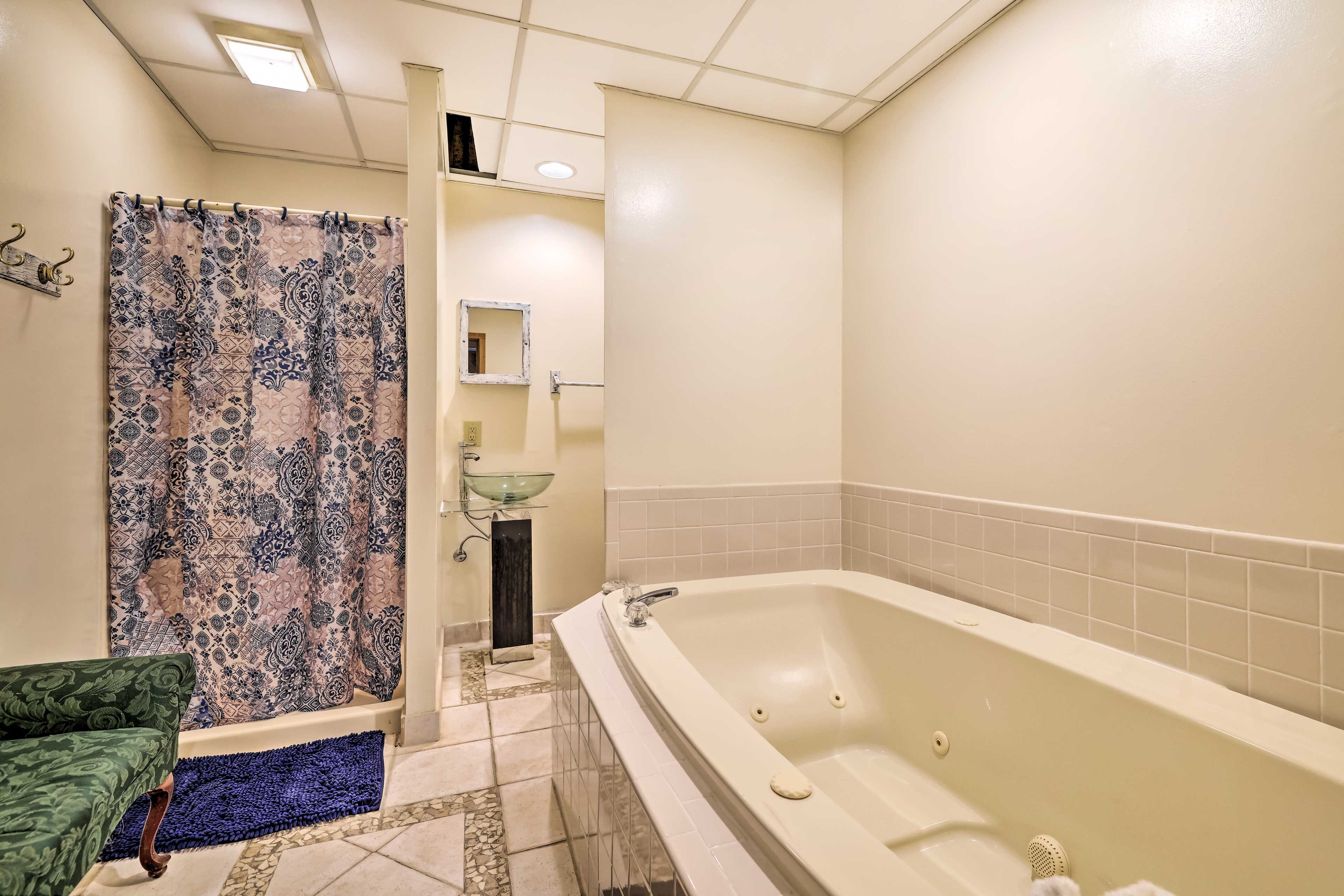 Full Bathroom | Hair Dryer
