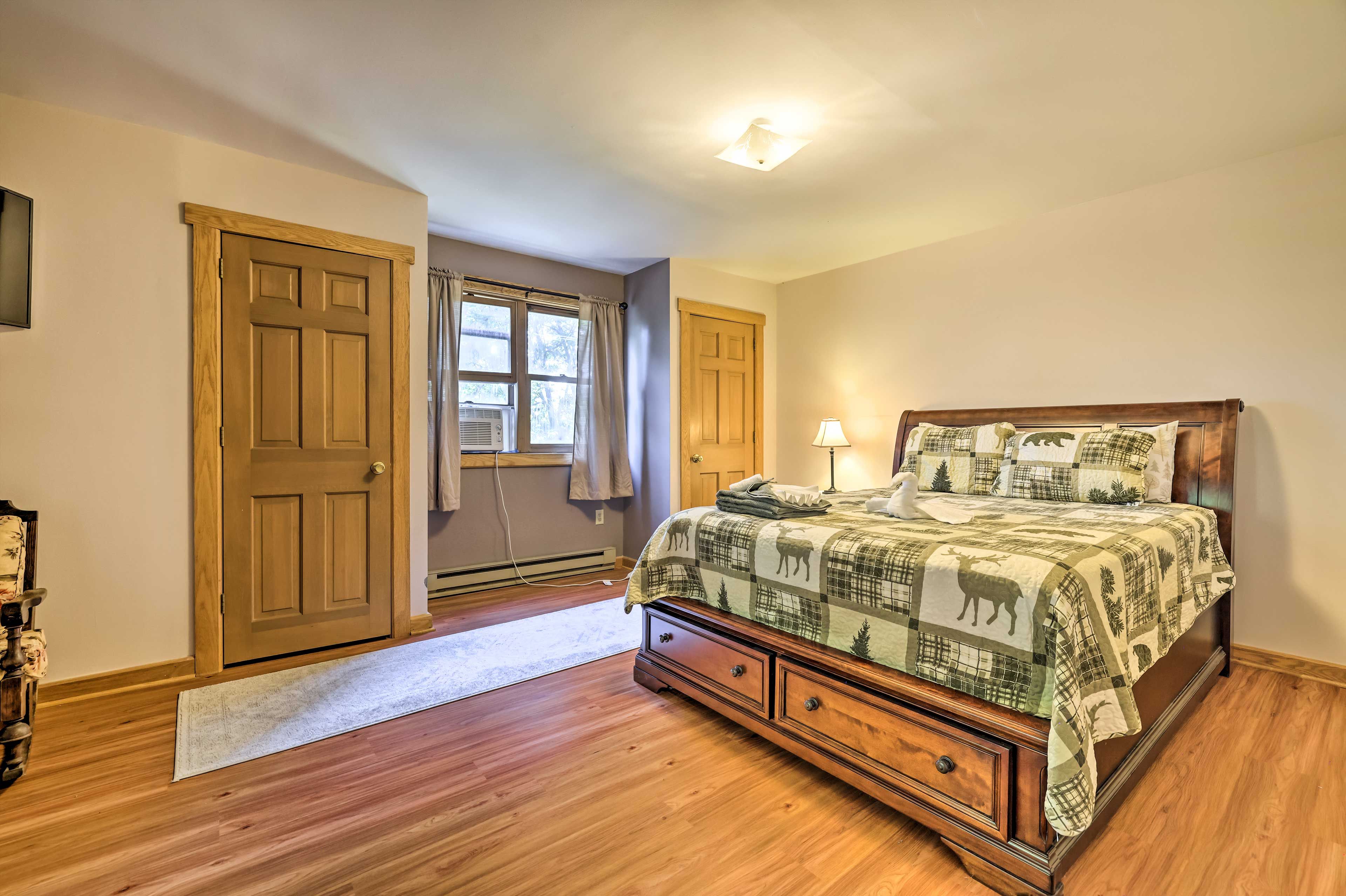 Bedroom 2 | Queen Bed