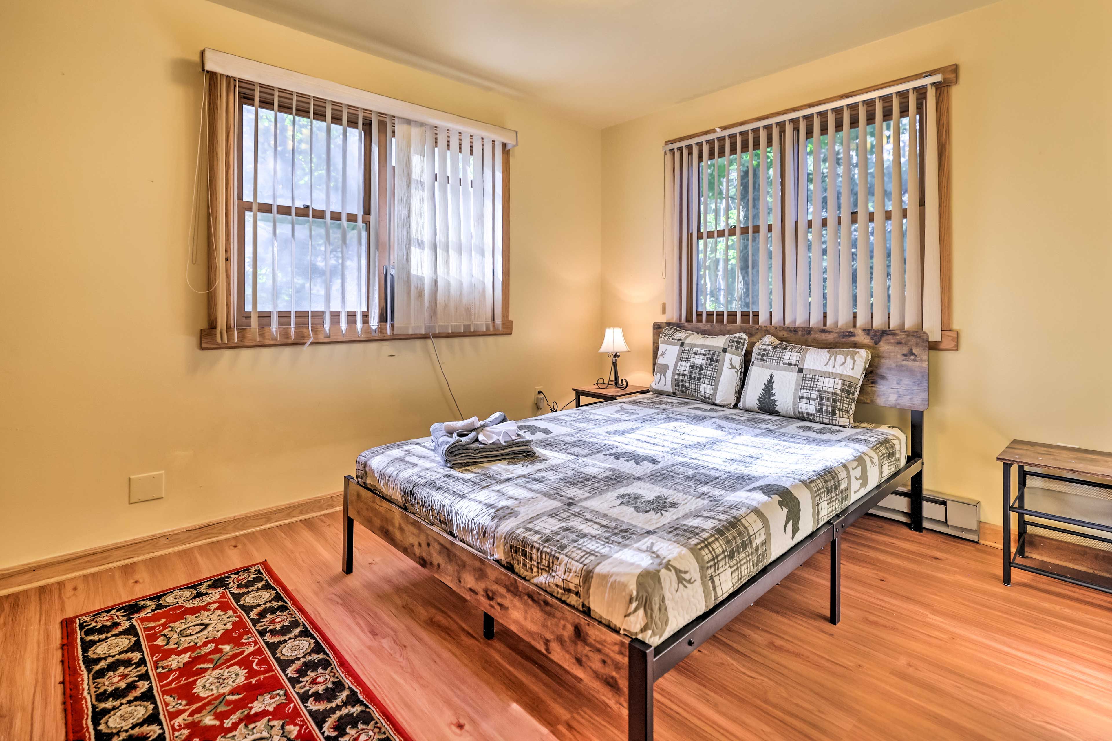 Bedroom 3 | Queen Bed