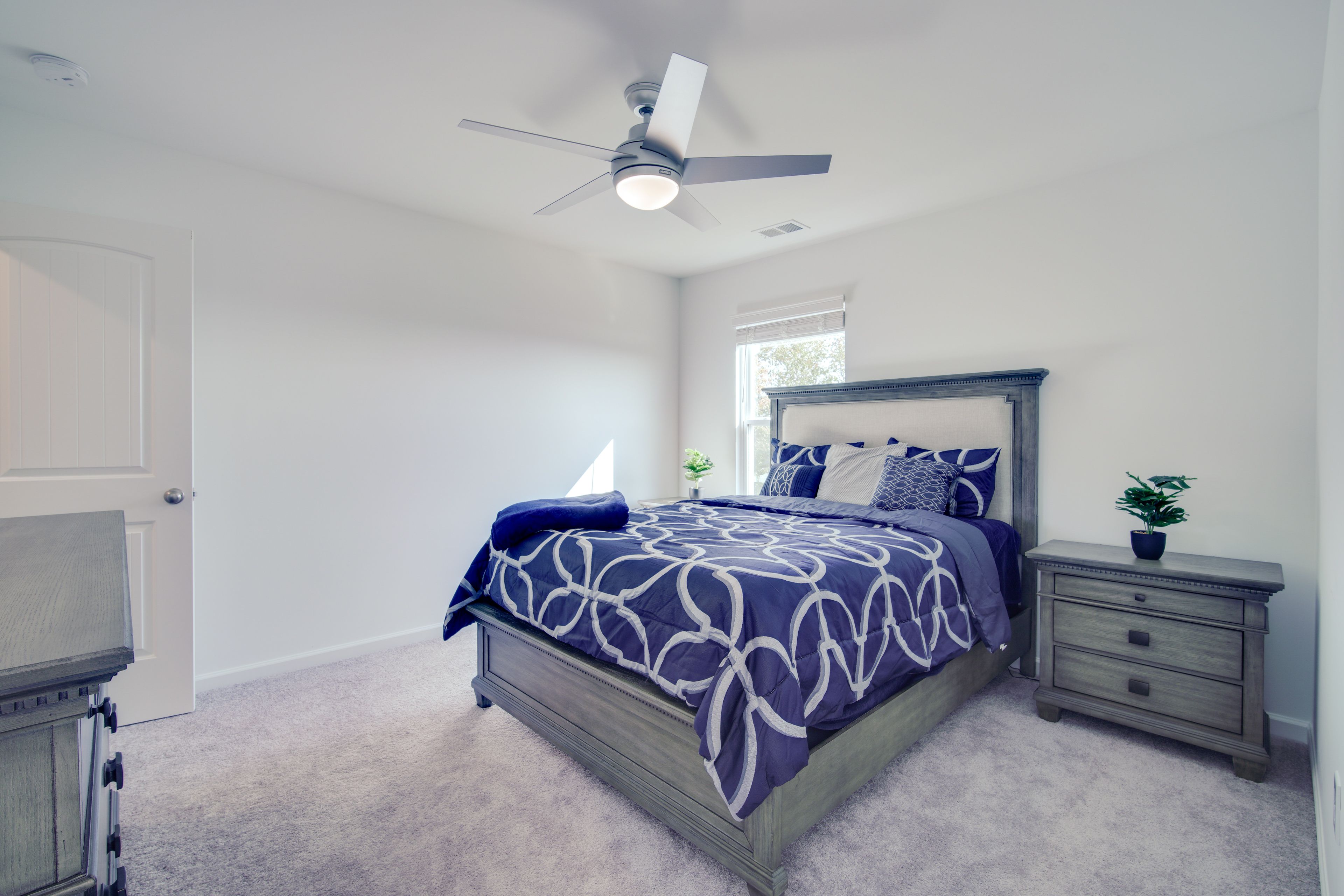 Bedroom 1 | Queen Bed