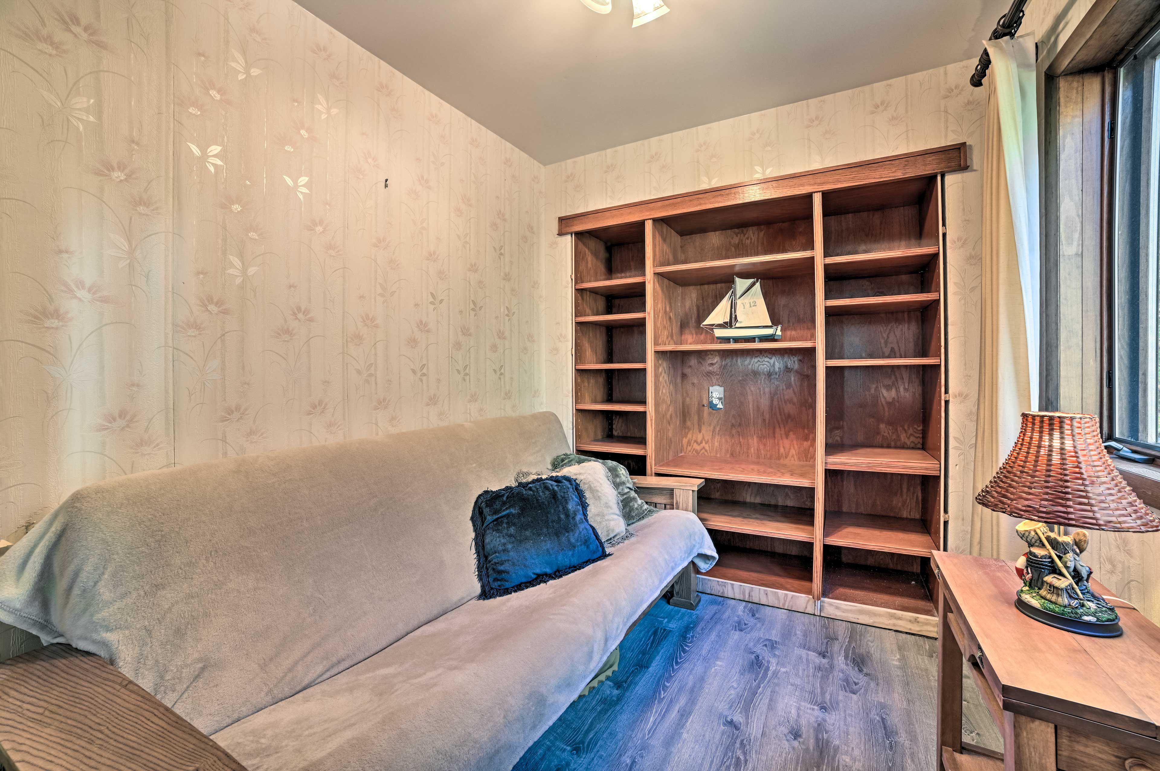 Bedroom 3 | Full Futon | 1st Floor