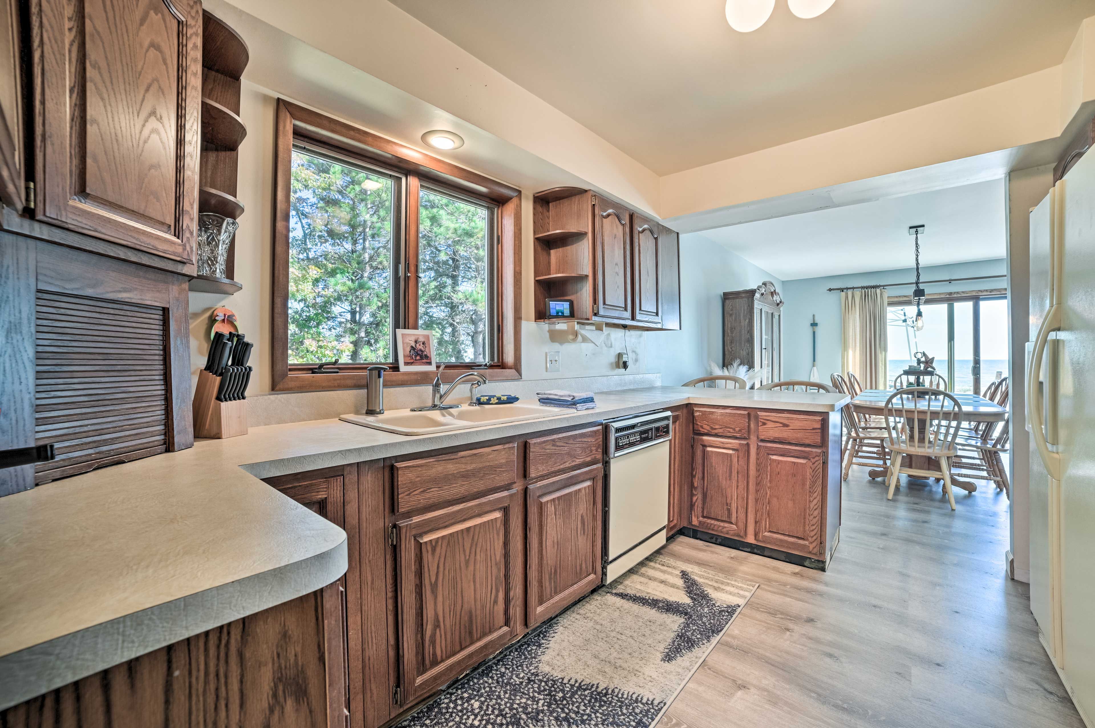 Kitchen | Equipped w/ Cooking Basics