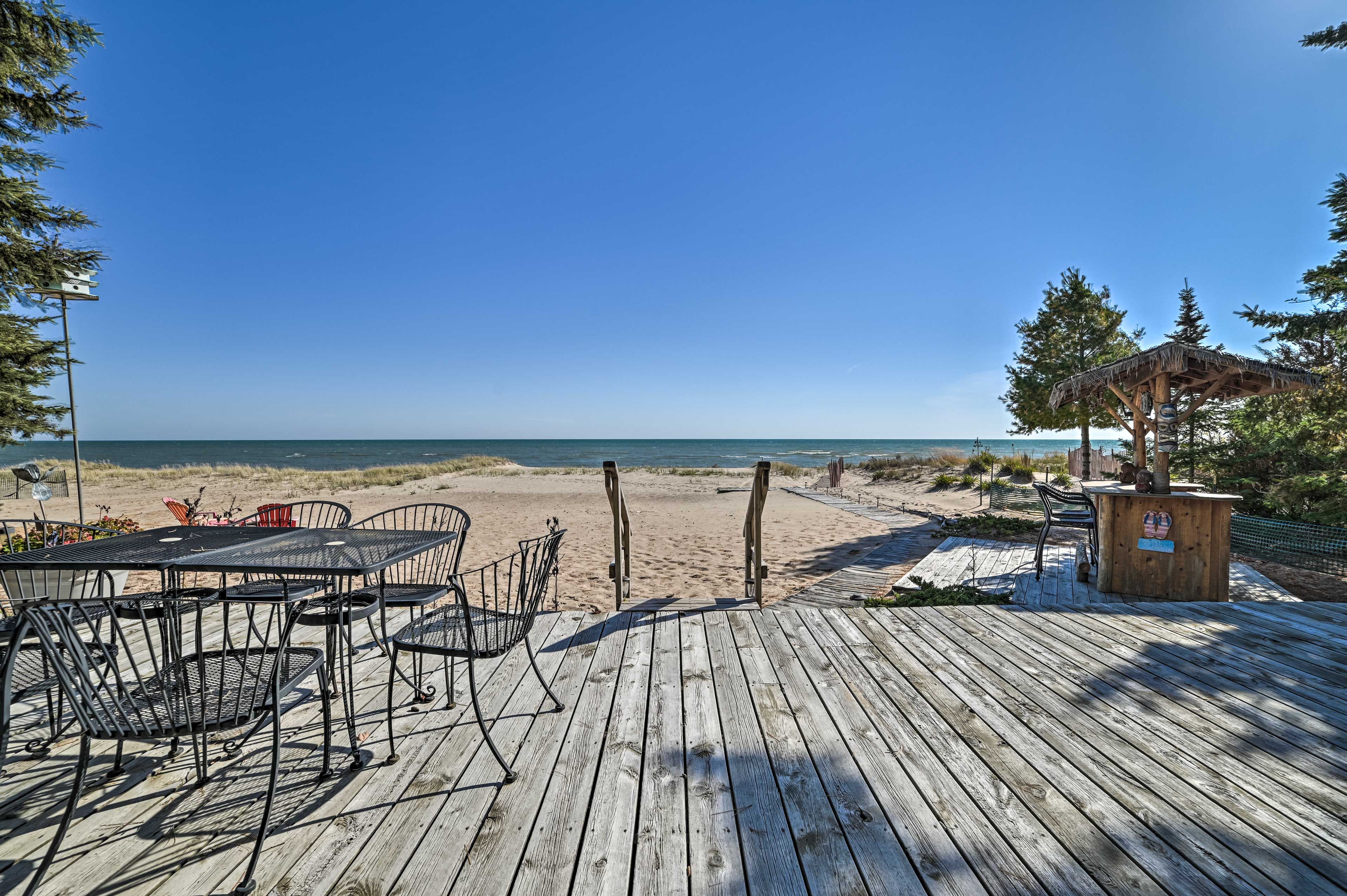 Patio | Outdoor Dining Area | Bar
