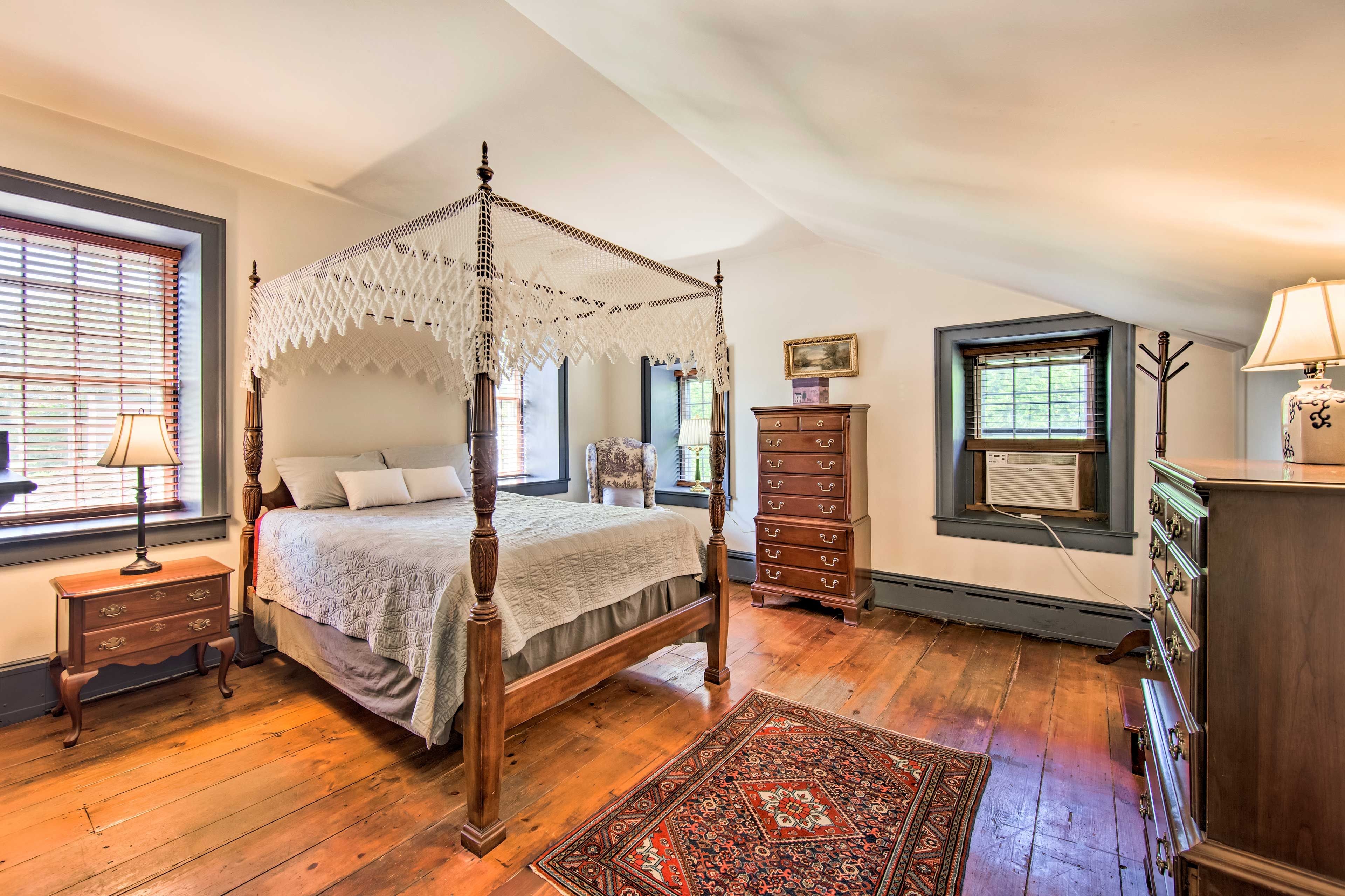 Bedroom 1 | King Bed | 2nd Floor