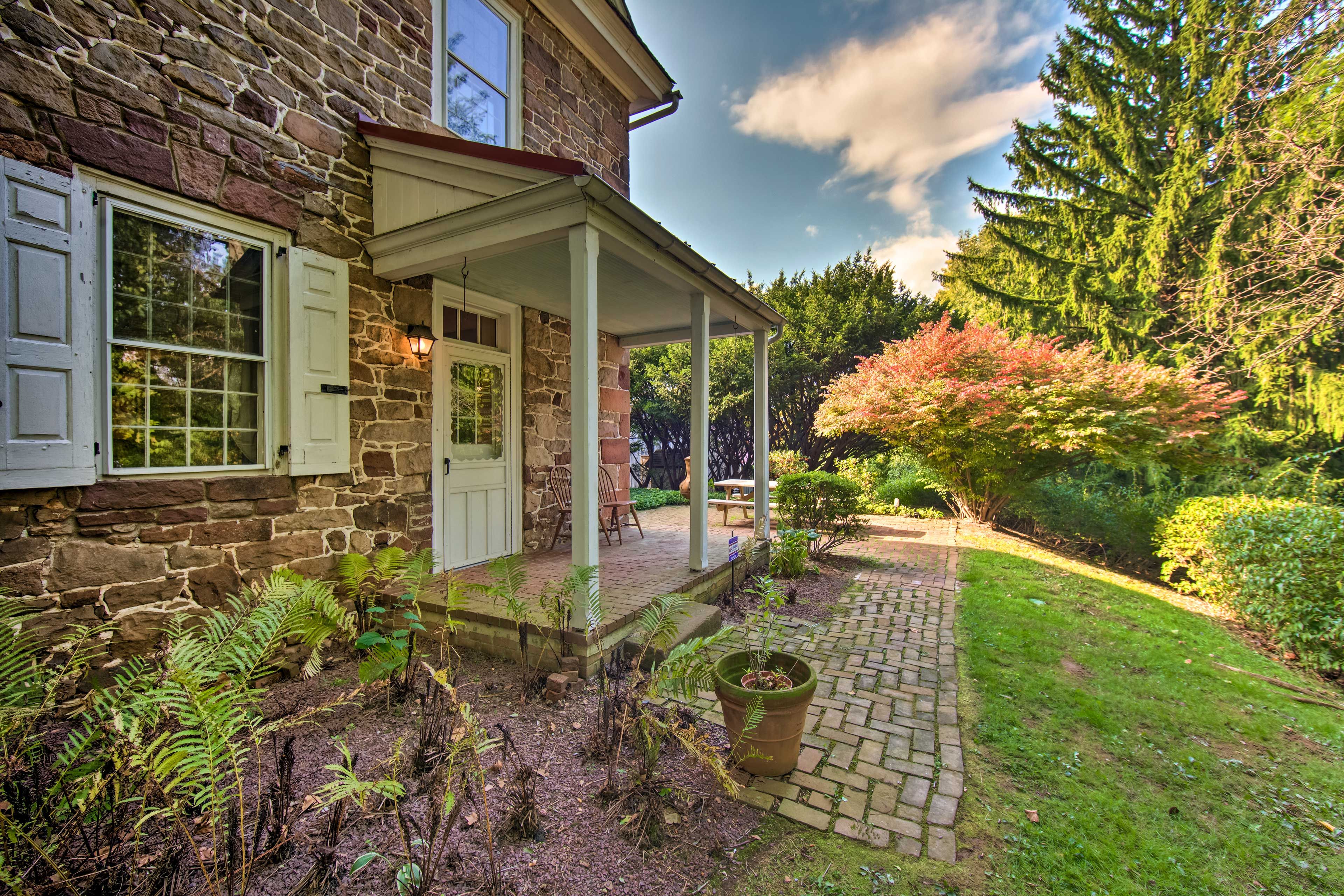 Home Exterior | Manicured Grounds