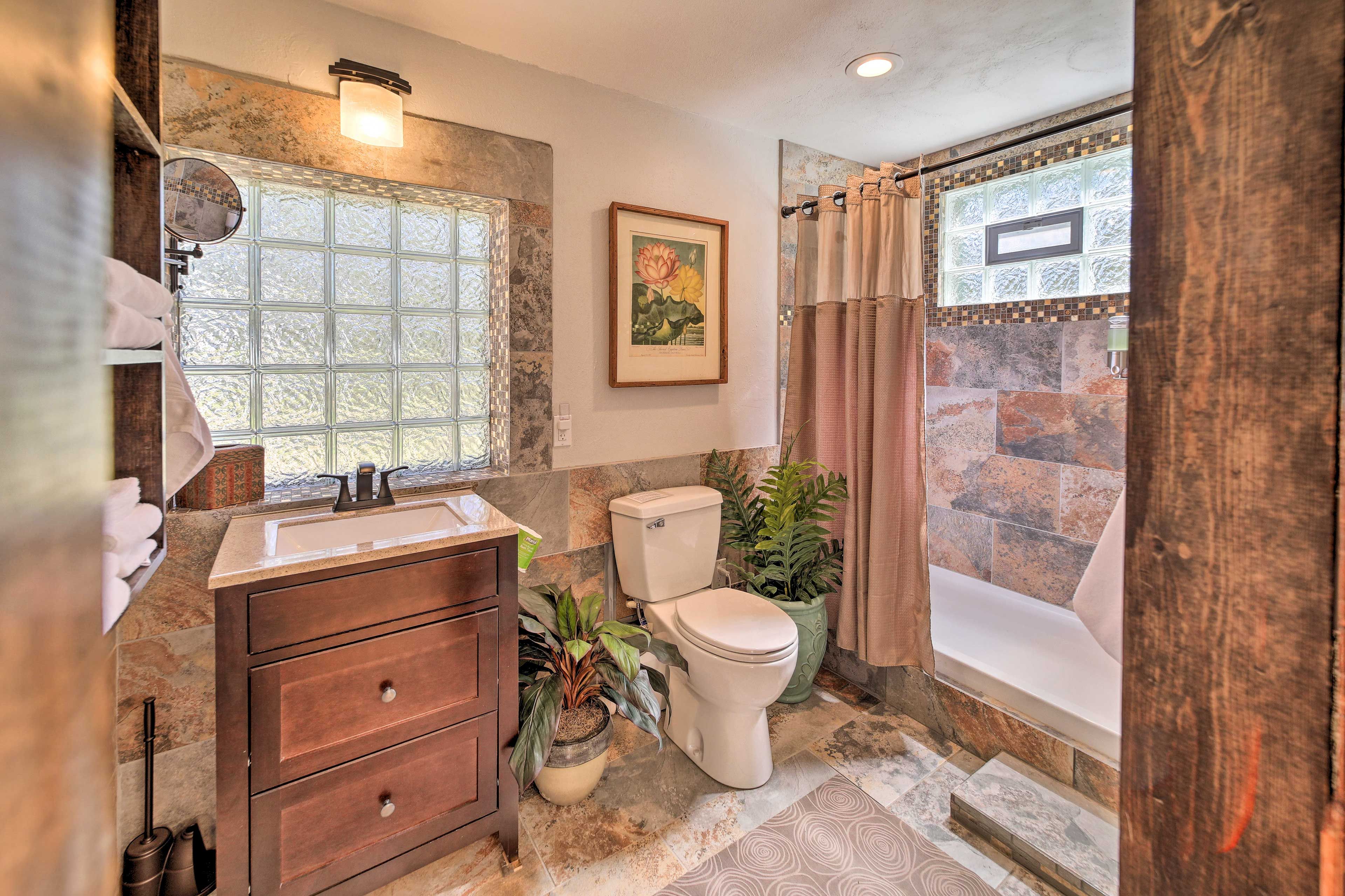 En-Suite Bathroom | Towels Provided