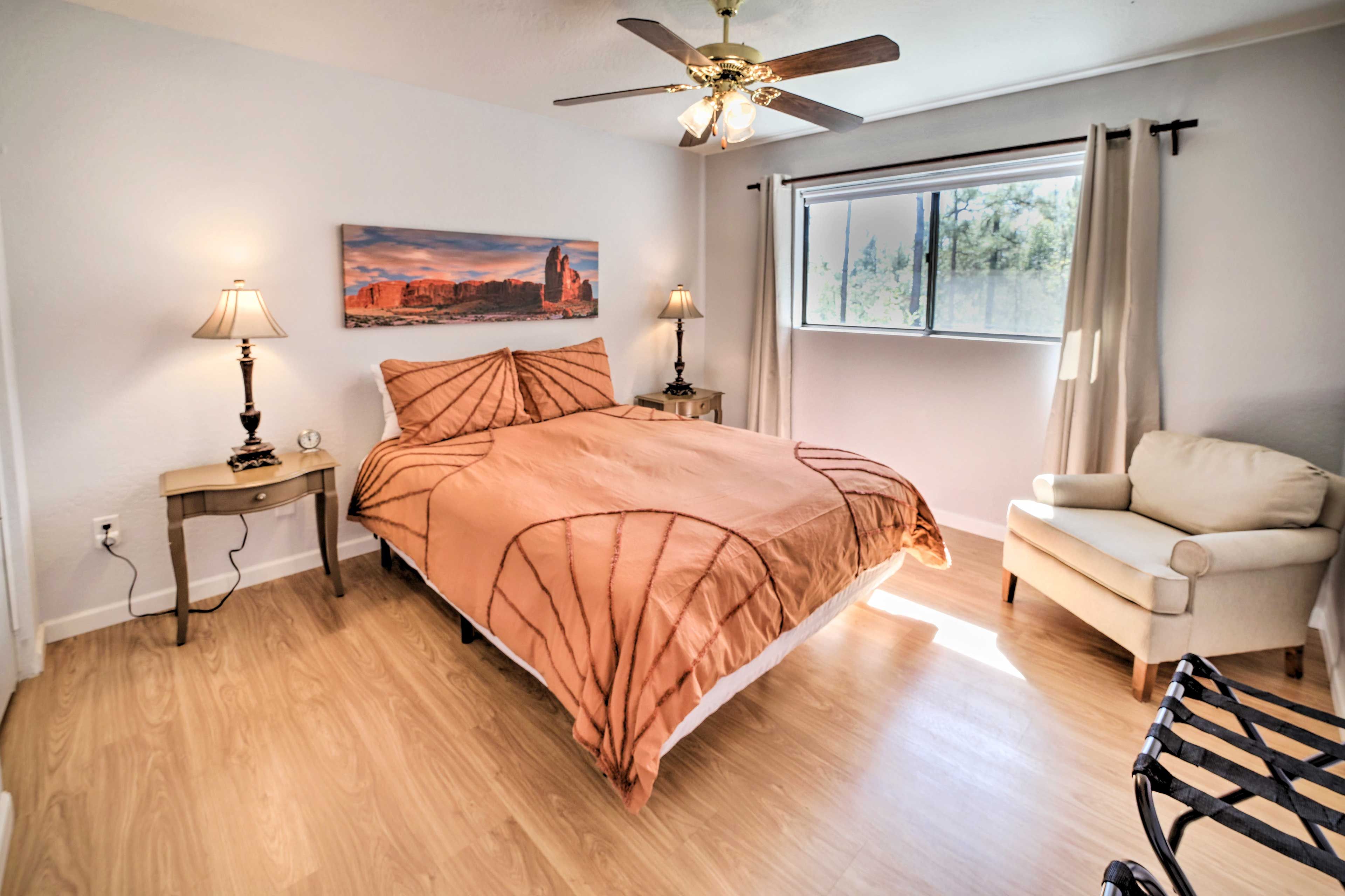 Bedroom 1 | Queen Bed | 1st Floor