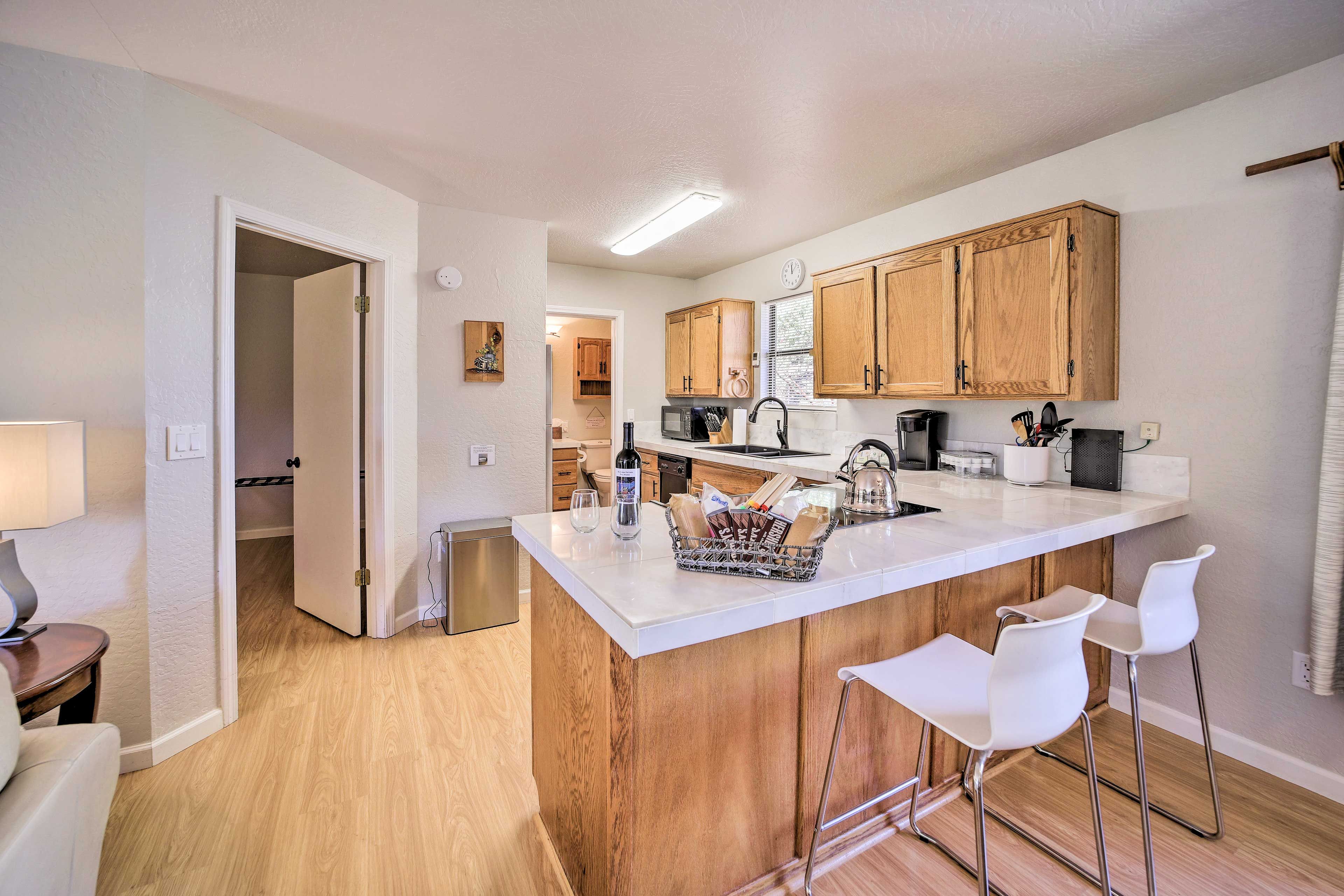 Kitchen | Equipped w/ Cooking Basics | Complimentary Snacks