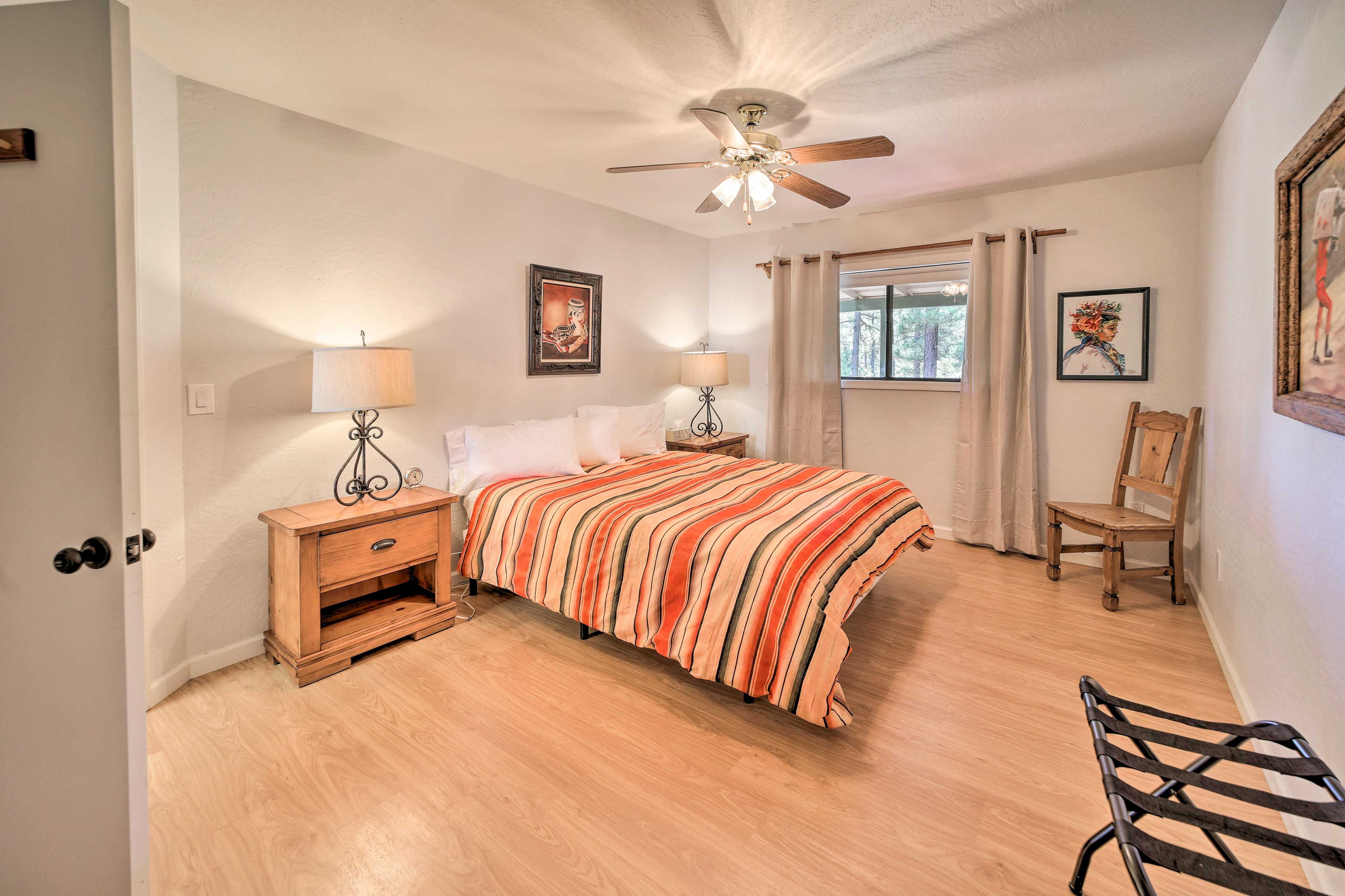 Bedroom 2 | Queen Bed | 1st Floor