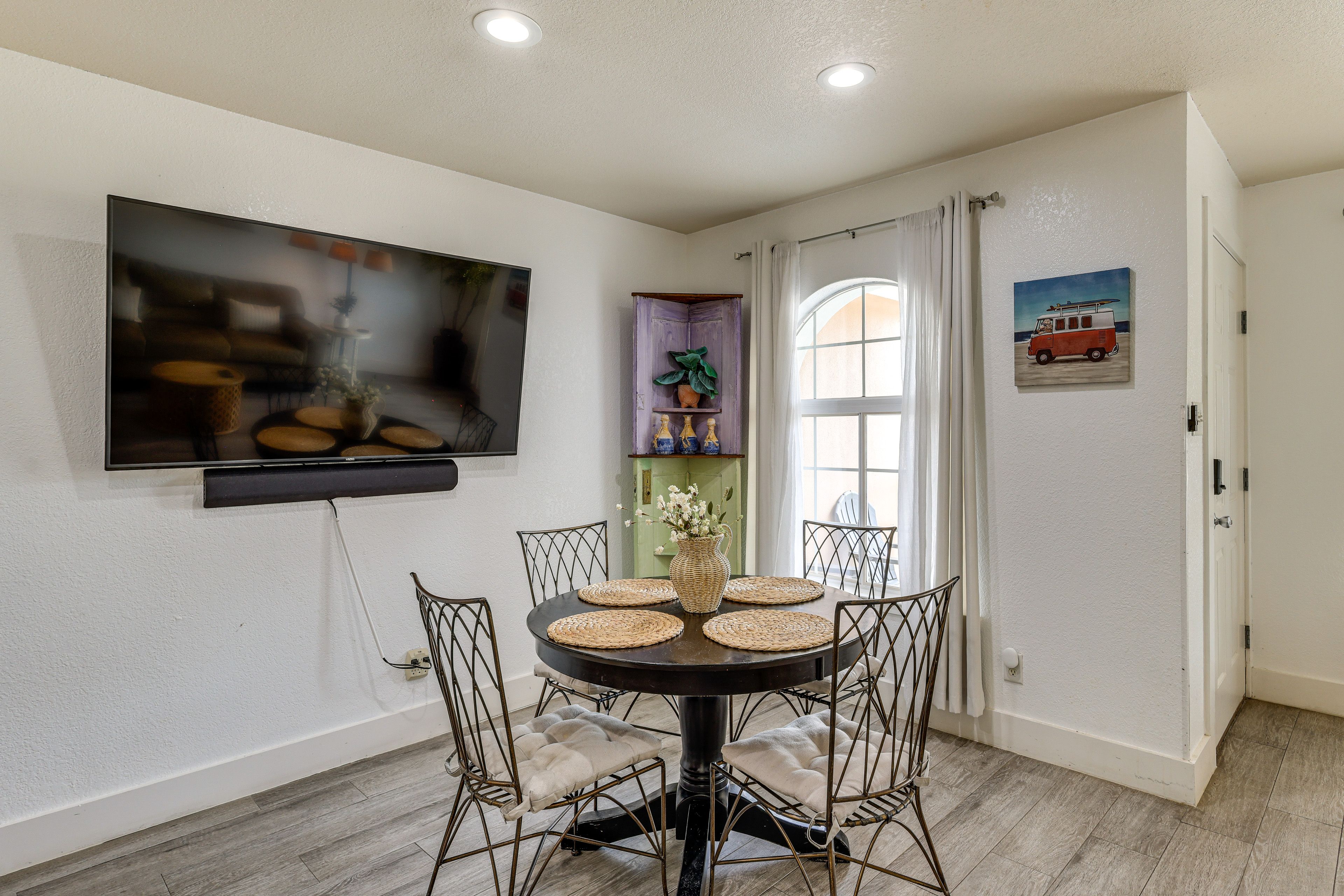 Dining Area | Dining Table | Dishware/Flatware