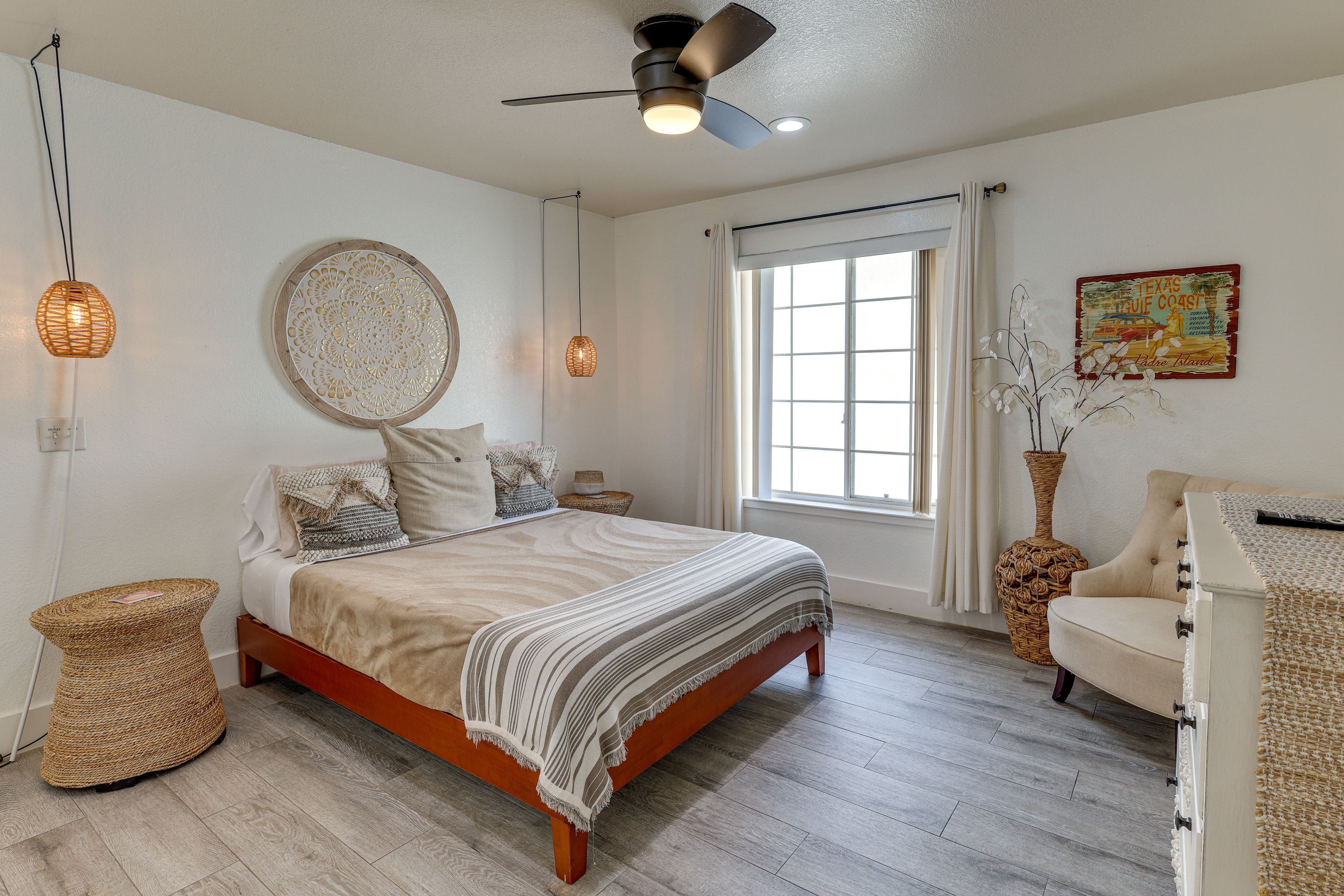 Bedroom 2 | Queen Bed | Smart TV | Ceiling Fans | Linens Provided