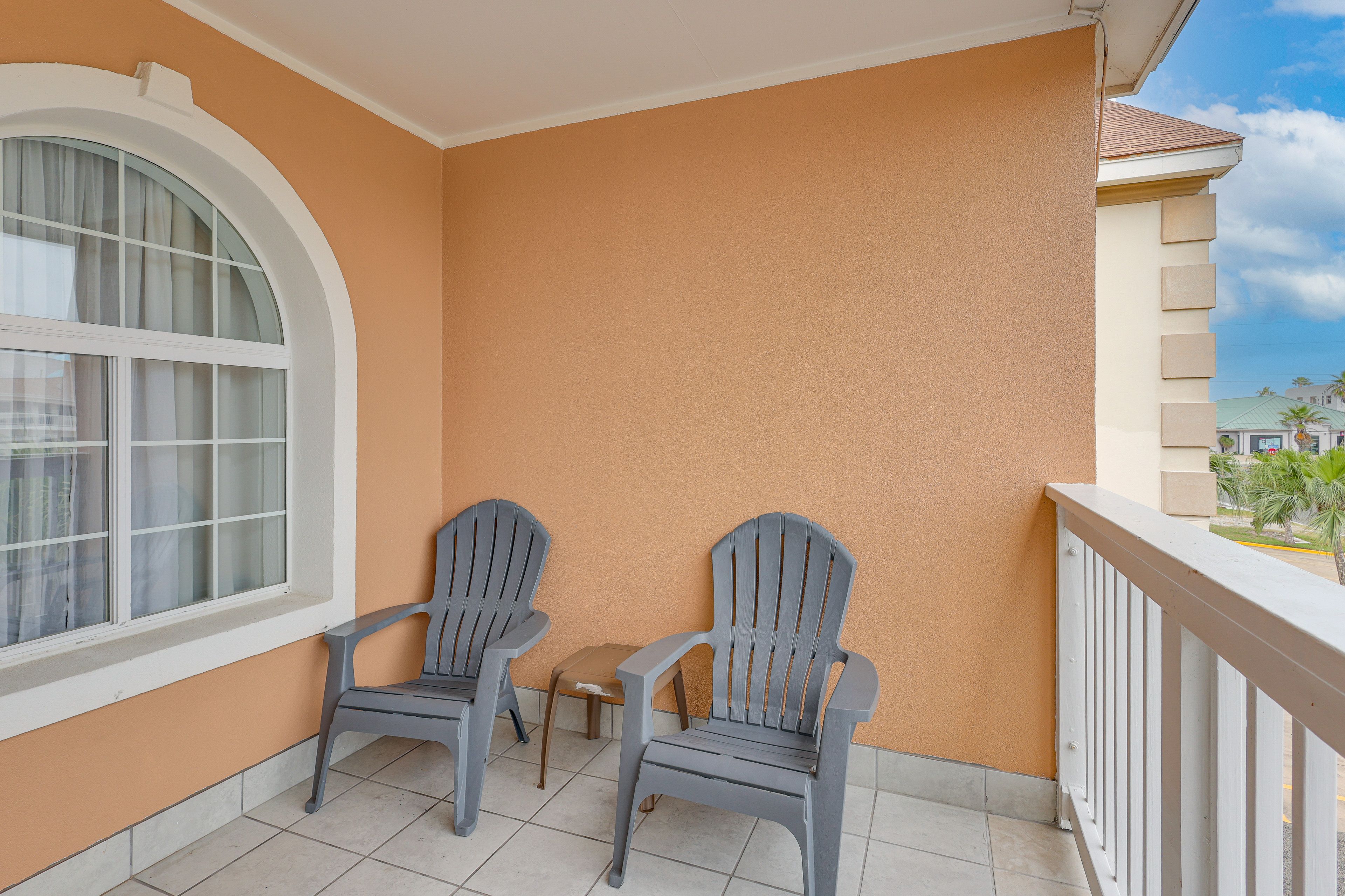 Balcony | Outdoor Seating