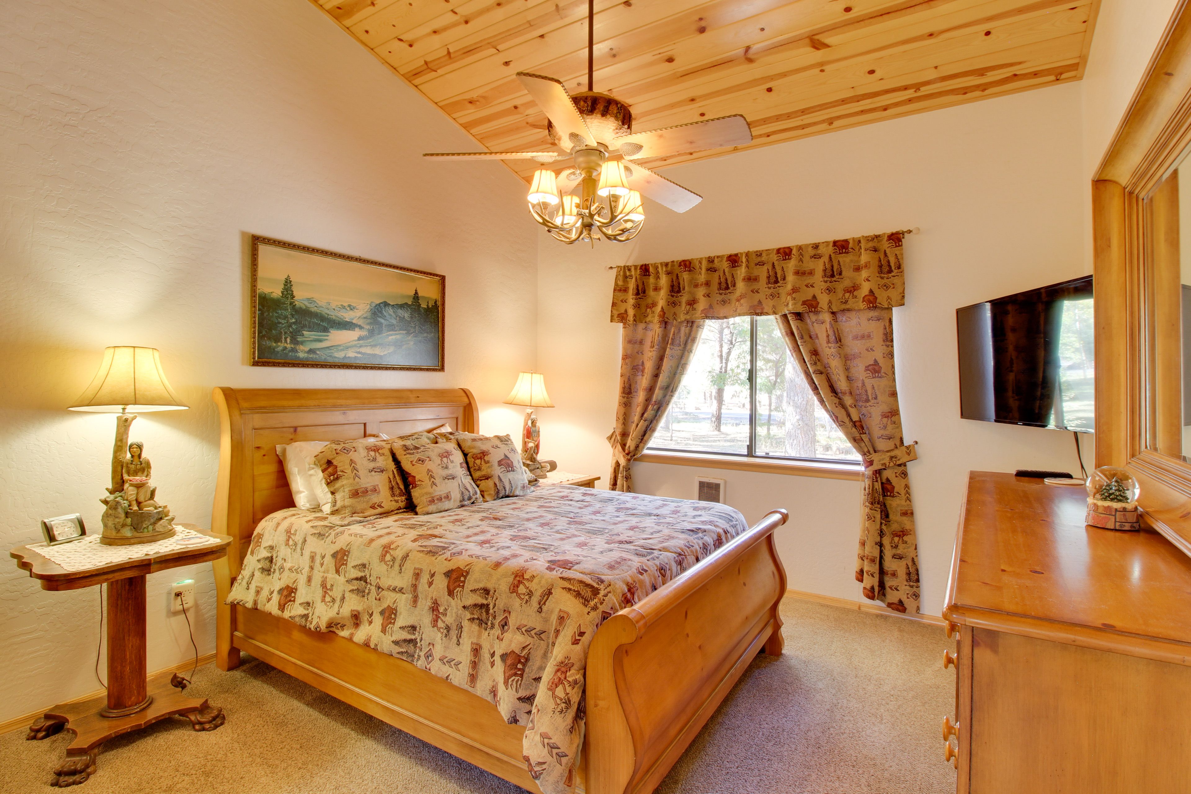 Bedroom 2 | Queen Bed