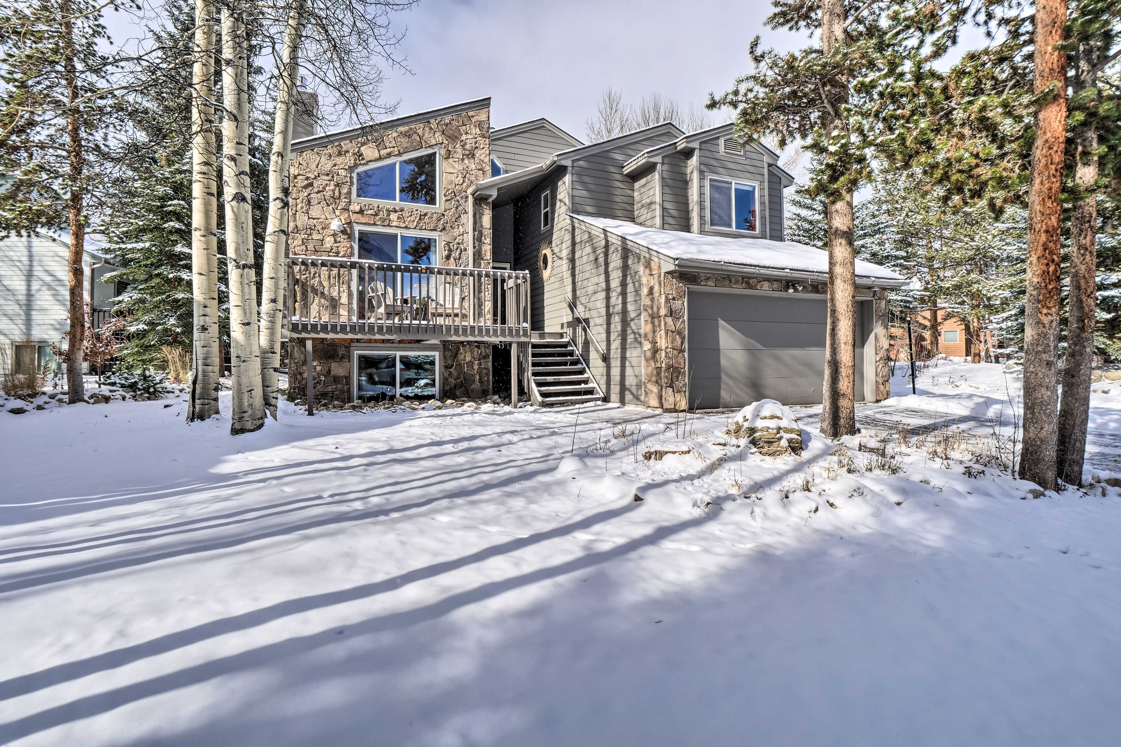 House Exterior | Garage Parking (1 Vehicle) | Driveway (2 Vehicles)