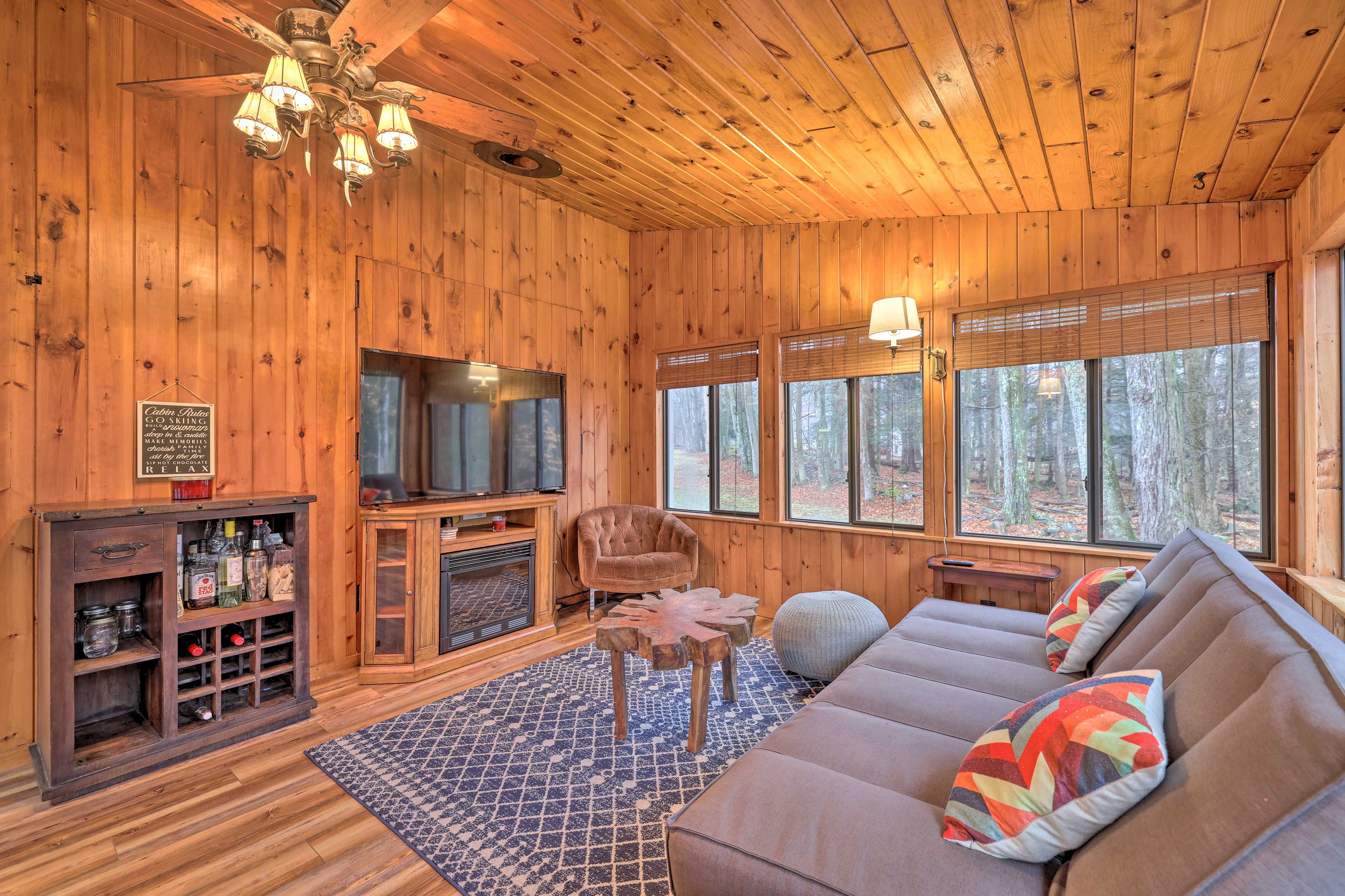 Sunroom | Smart TV | Forest Views | Decorative Fireplace