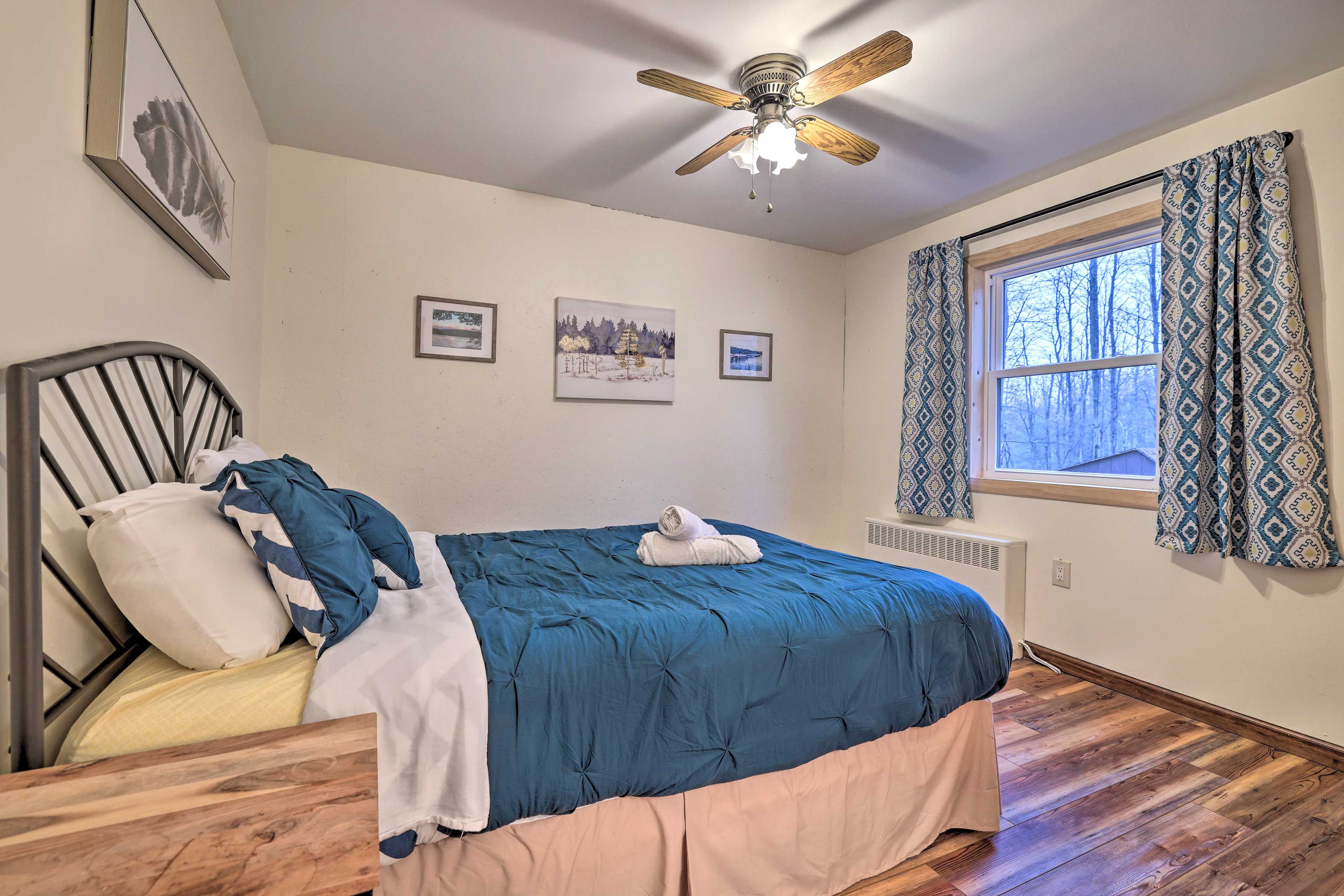 Bedroom 3 | Queen Bed